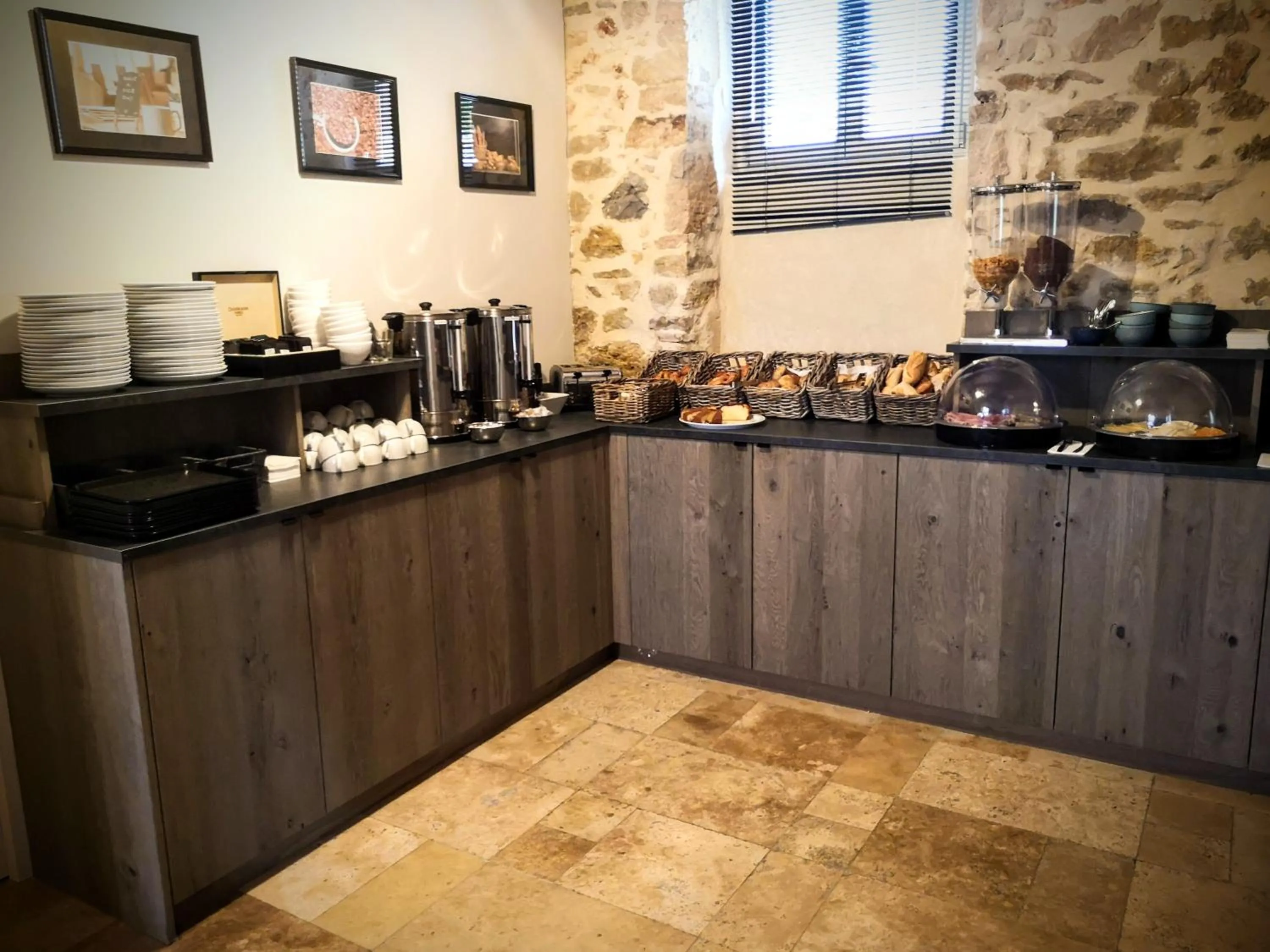 Continental breakfast in L'hôtel du Couvent