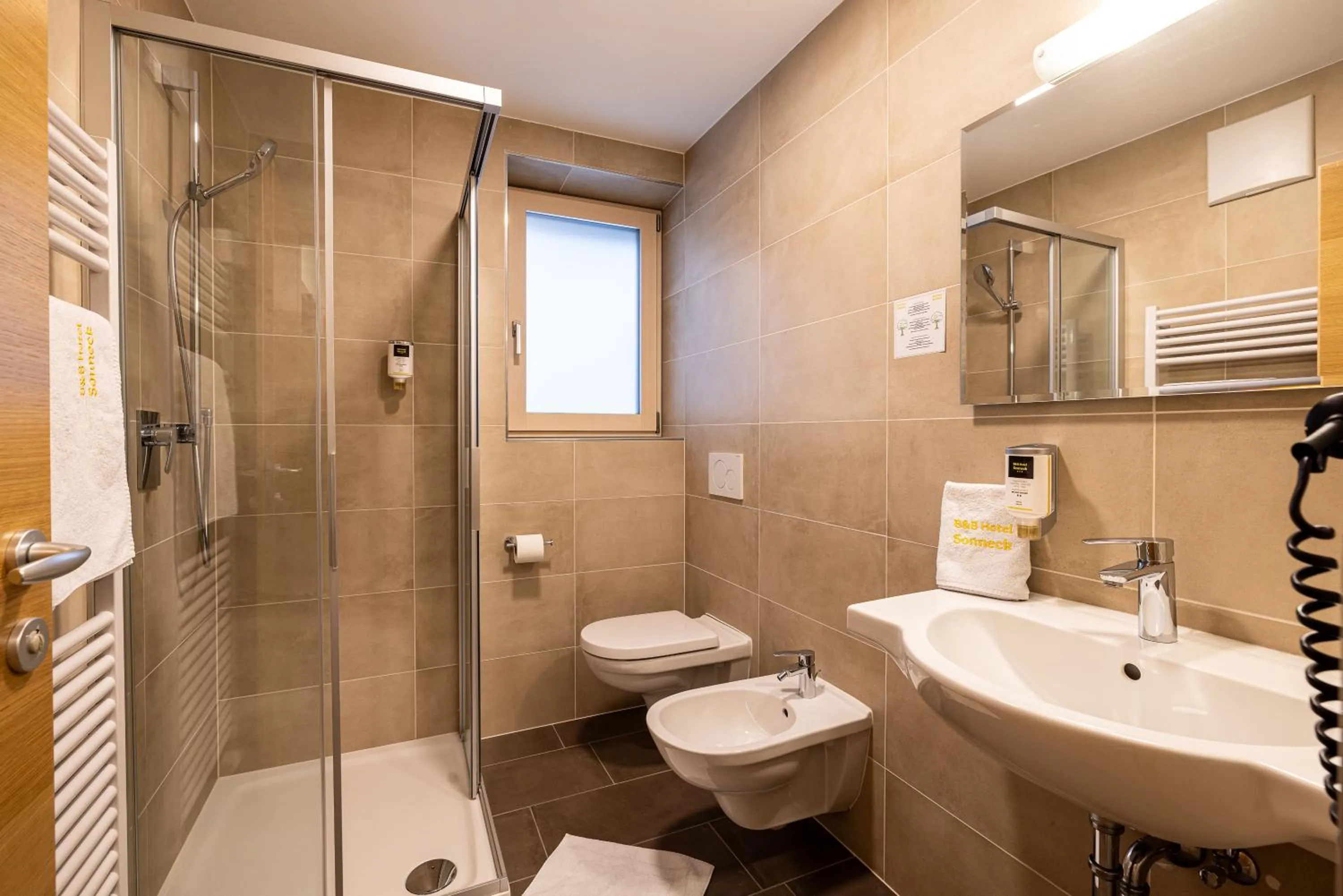 Toilet in B&B Hotel Sonneck