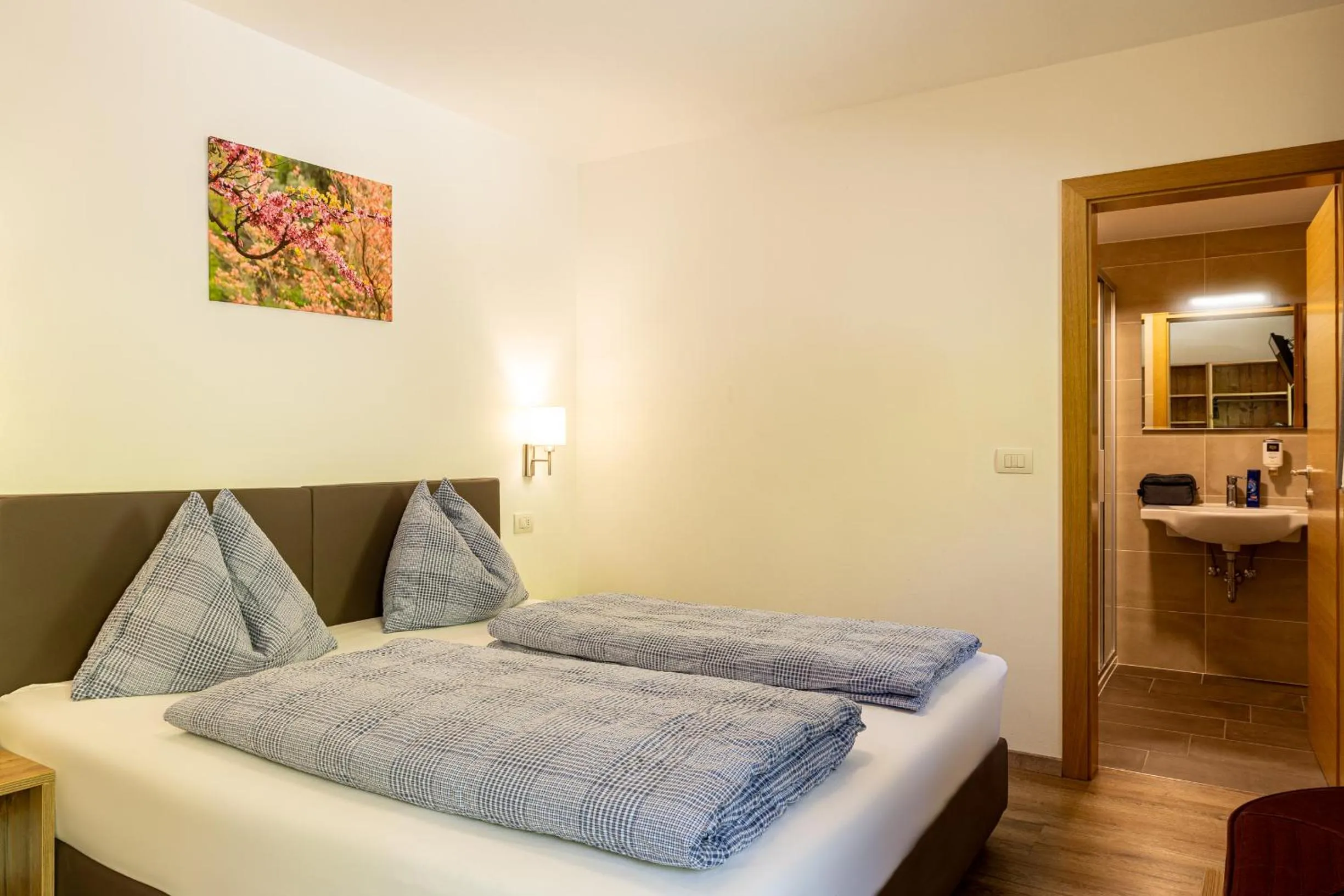 Bed in B&B Hotel Sonneck