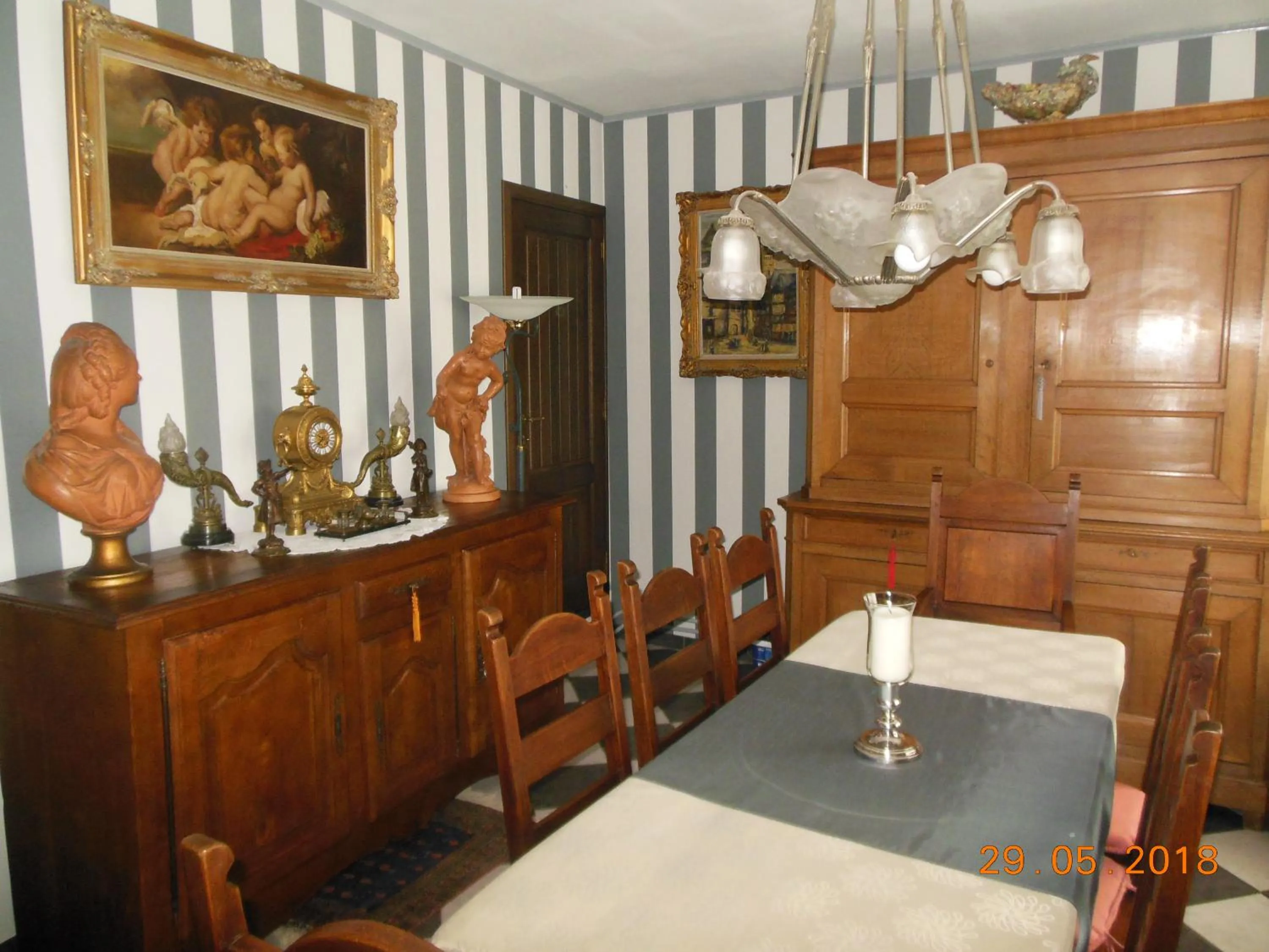 Continental breakfast in Au trou perdu