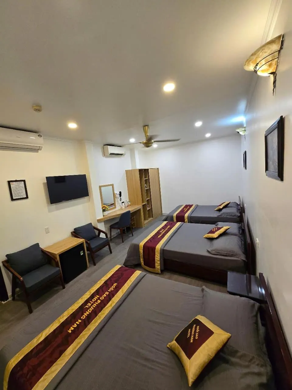 Photo of the whole room, Bed in Ngoi Sao Phuong Nam Hotel