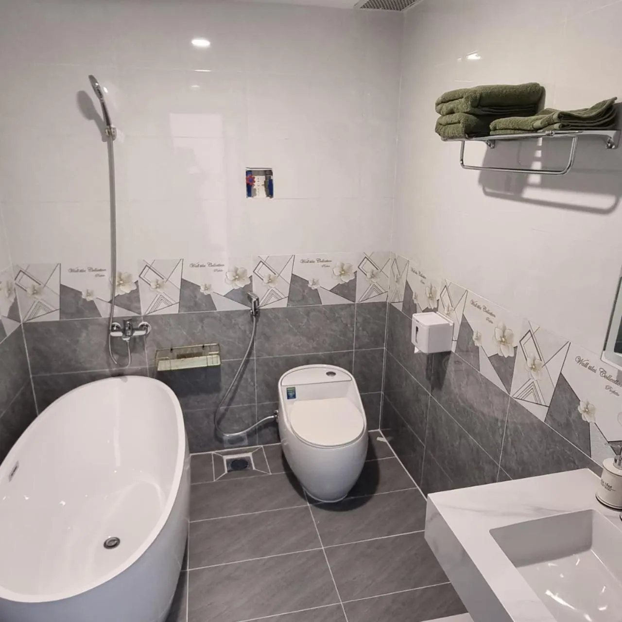 Bathroom in Ngoi Sao Phuong Nam Hotel