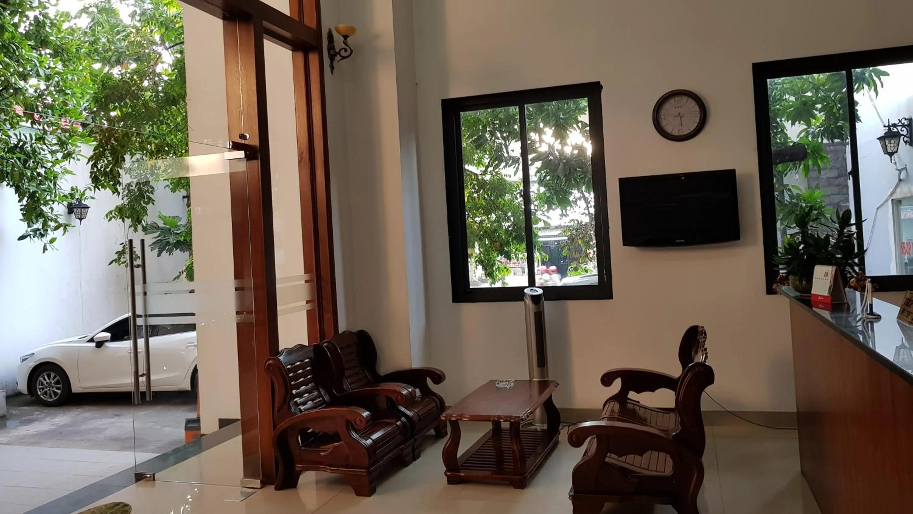 Living room in Ngoi Sao Phuong Nam Hotel