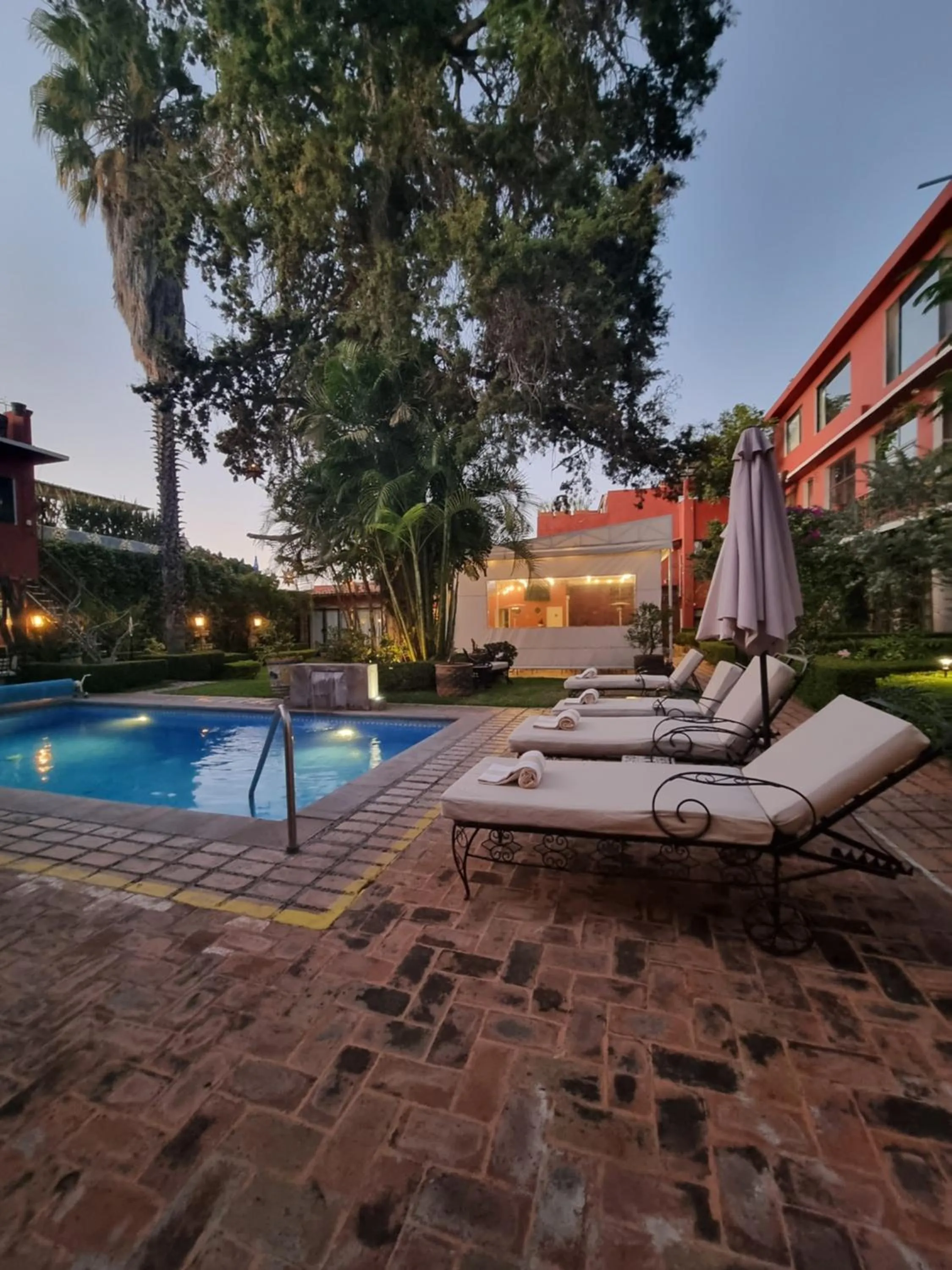 Property building in Hacienda de las Flores