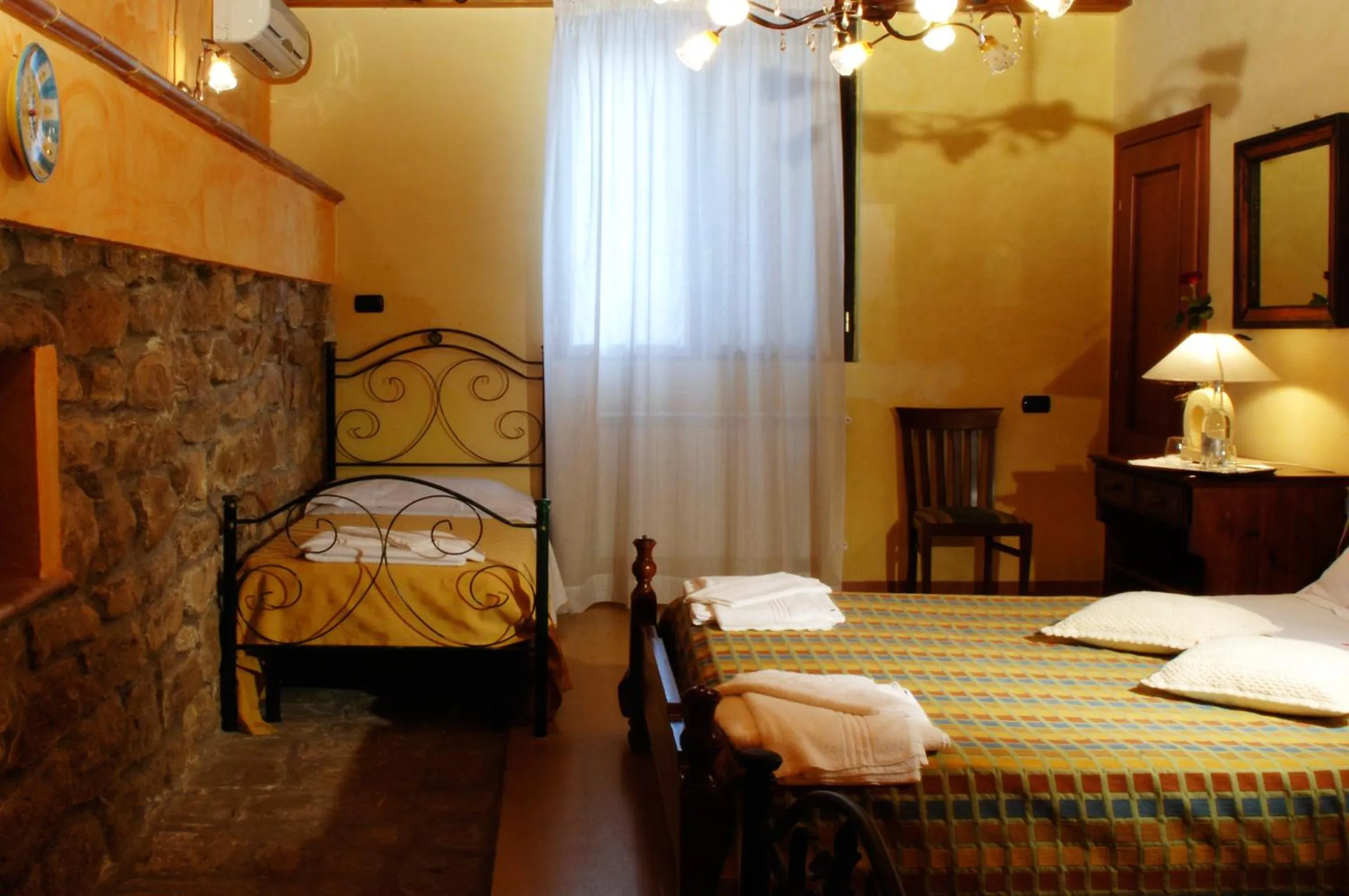 Photo of the whole room, Bed in La Casa sulla Collina d'Oro