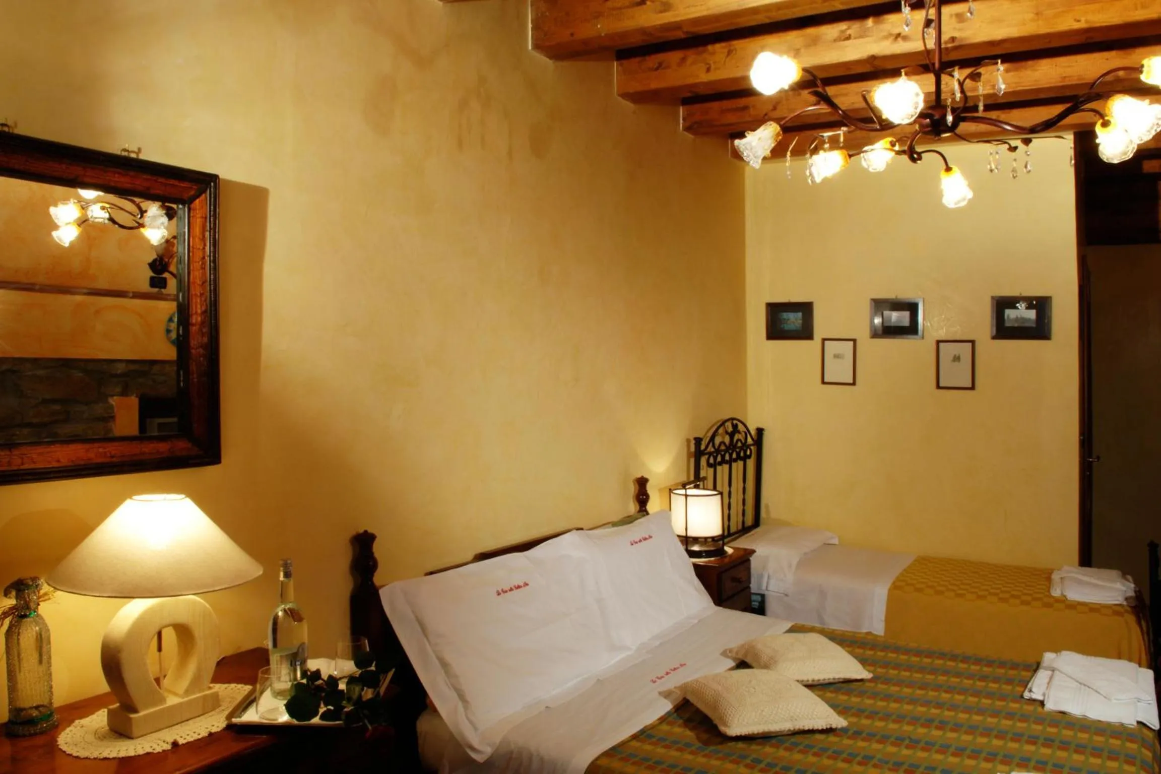 Photo of the whole room, Bed in La Casa sulla Collina d'Oro