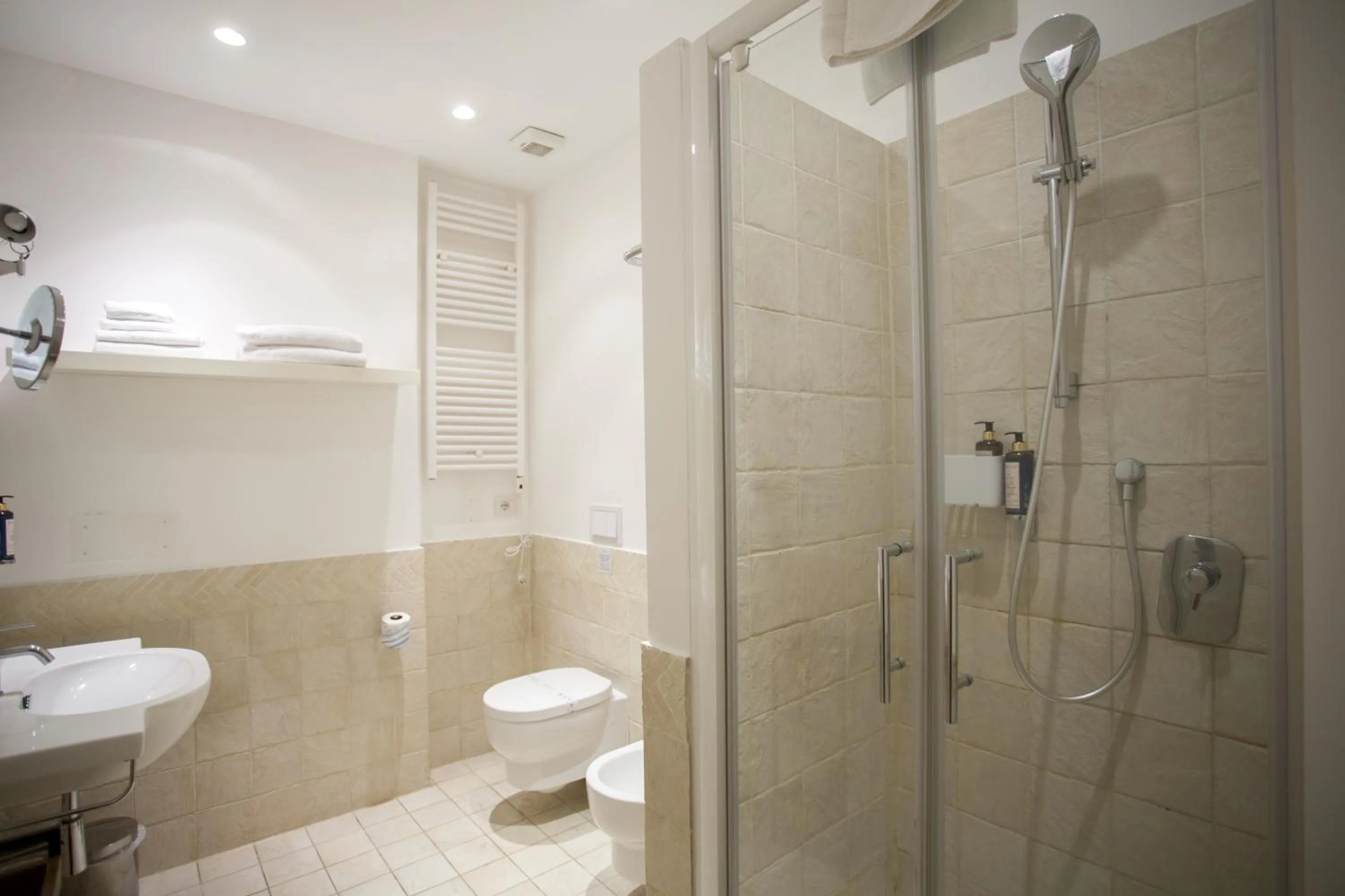 Shower in Ripetta 25 Prestige Rooms