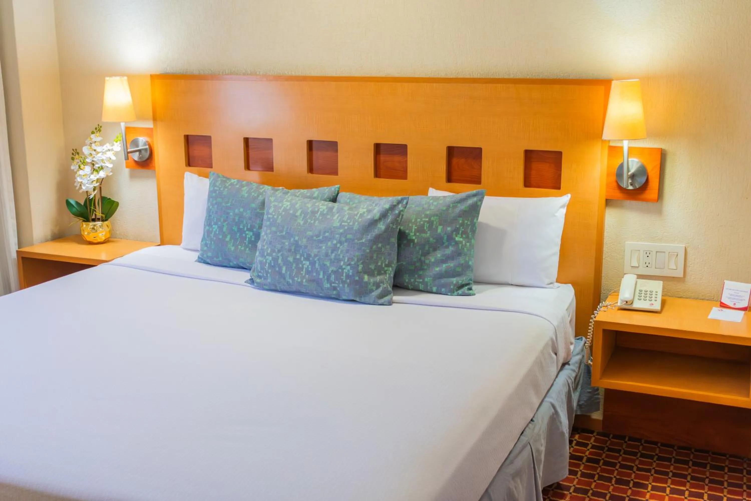 Photo of the whole room, Bed in Hotel Mirabel