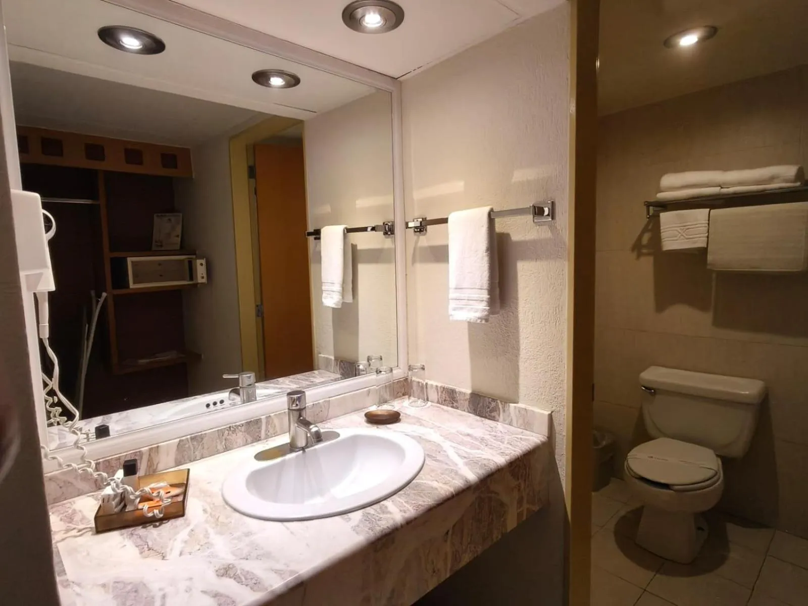 Bathroom in Hotel Mirabel