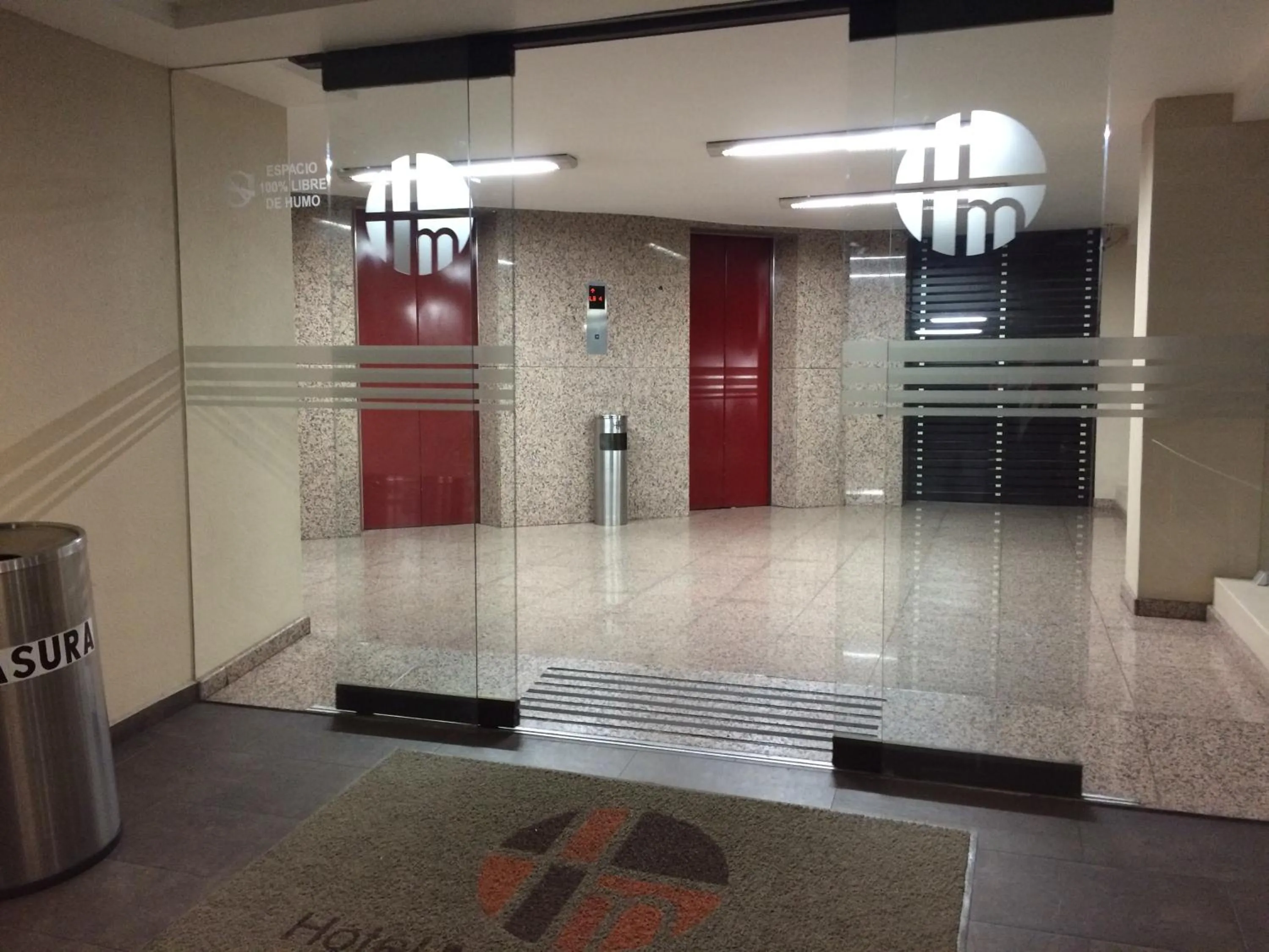 Facade/entrance in Hotel Mirabel