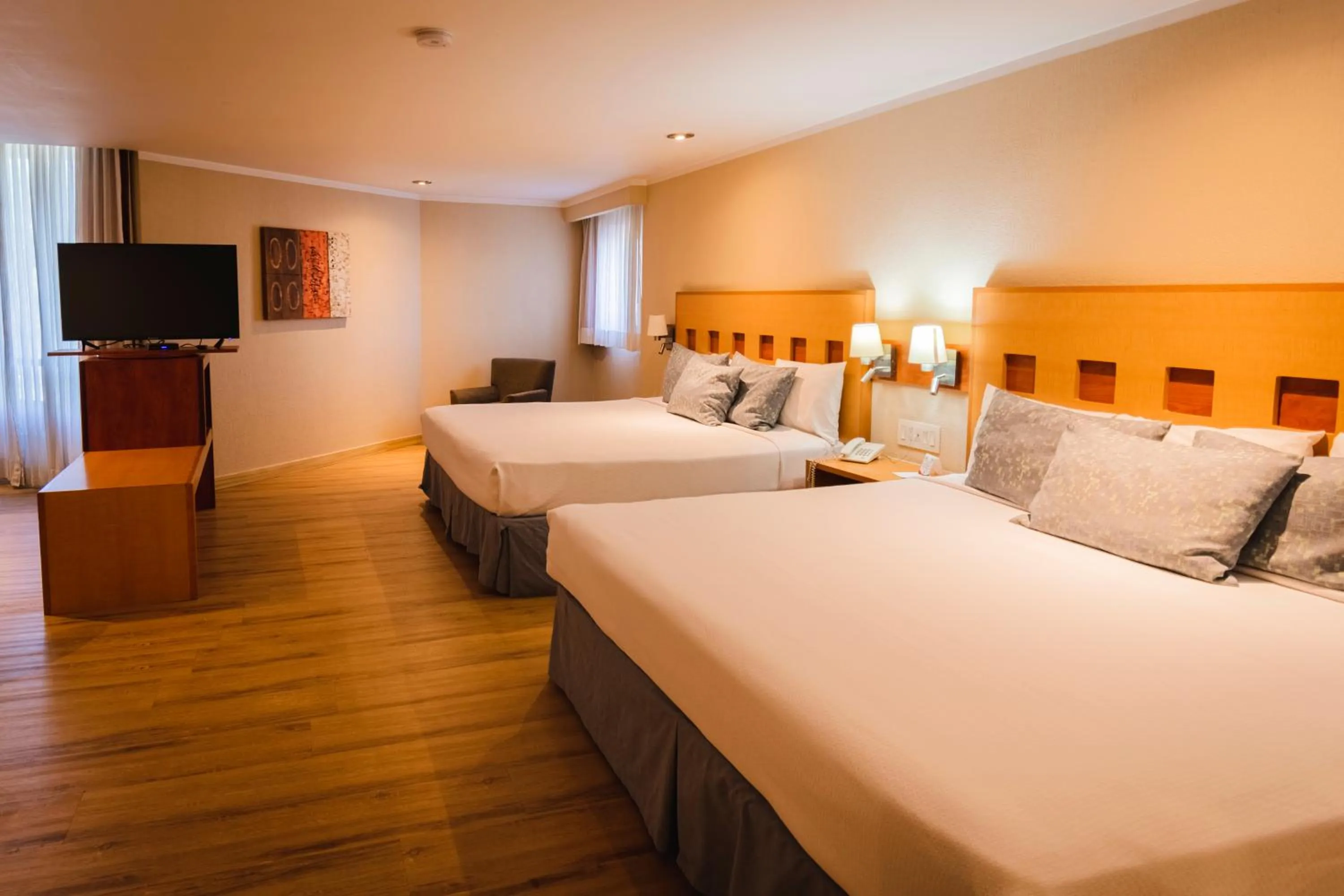 Photo of the whole room, Bed in Hotel Mirabel