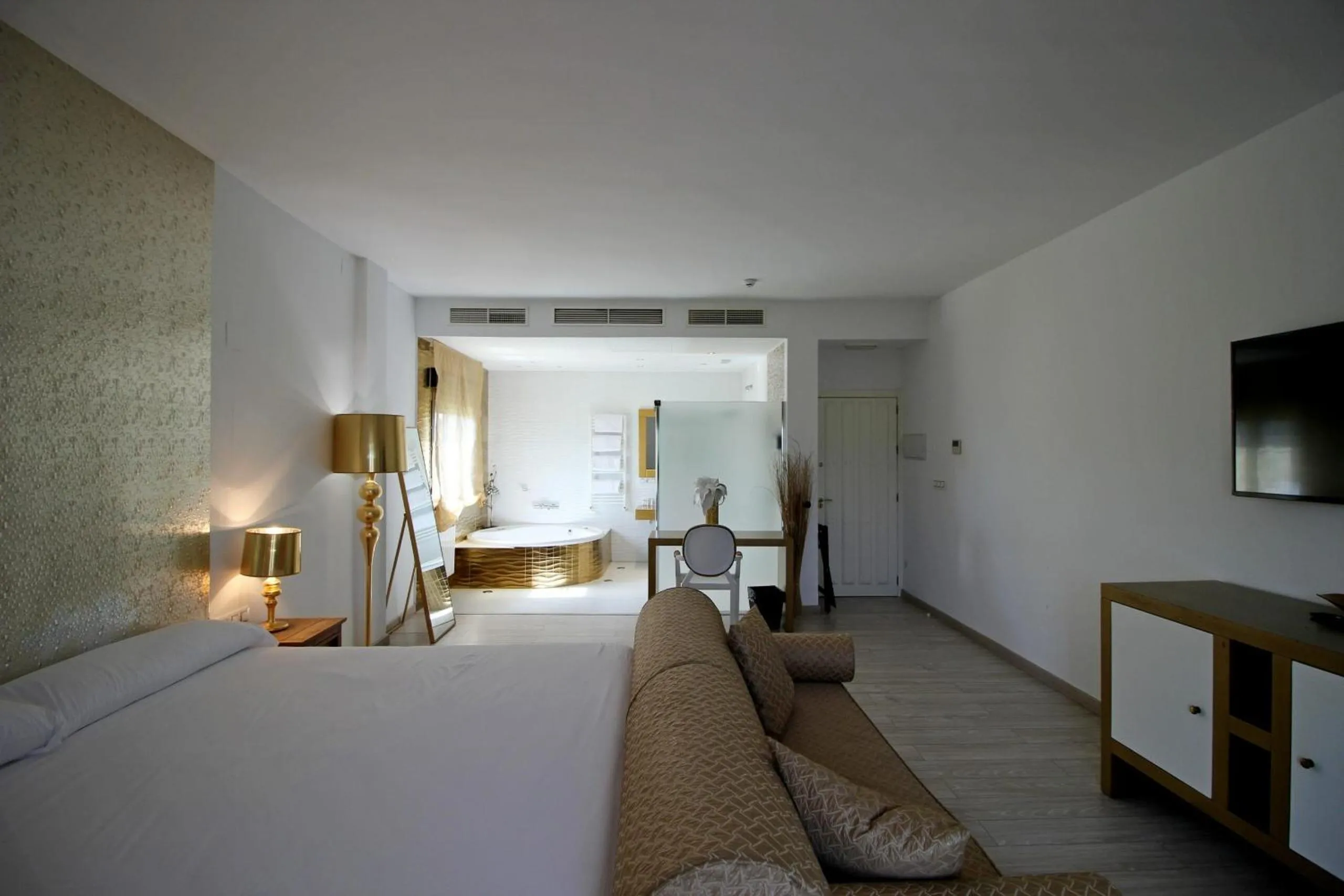 Photo of the whole room, Bed in Villa Xarahiz