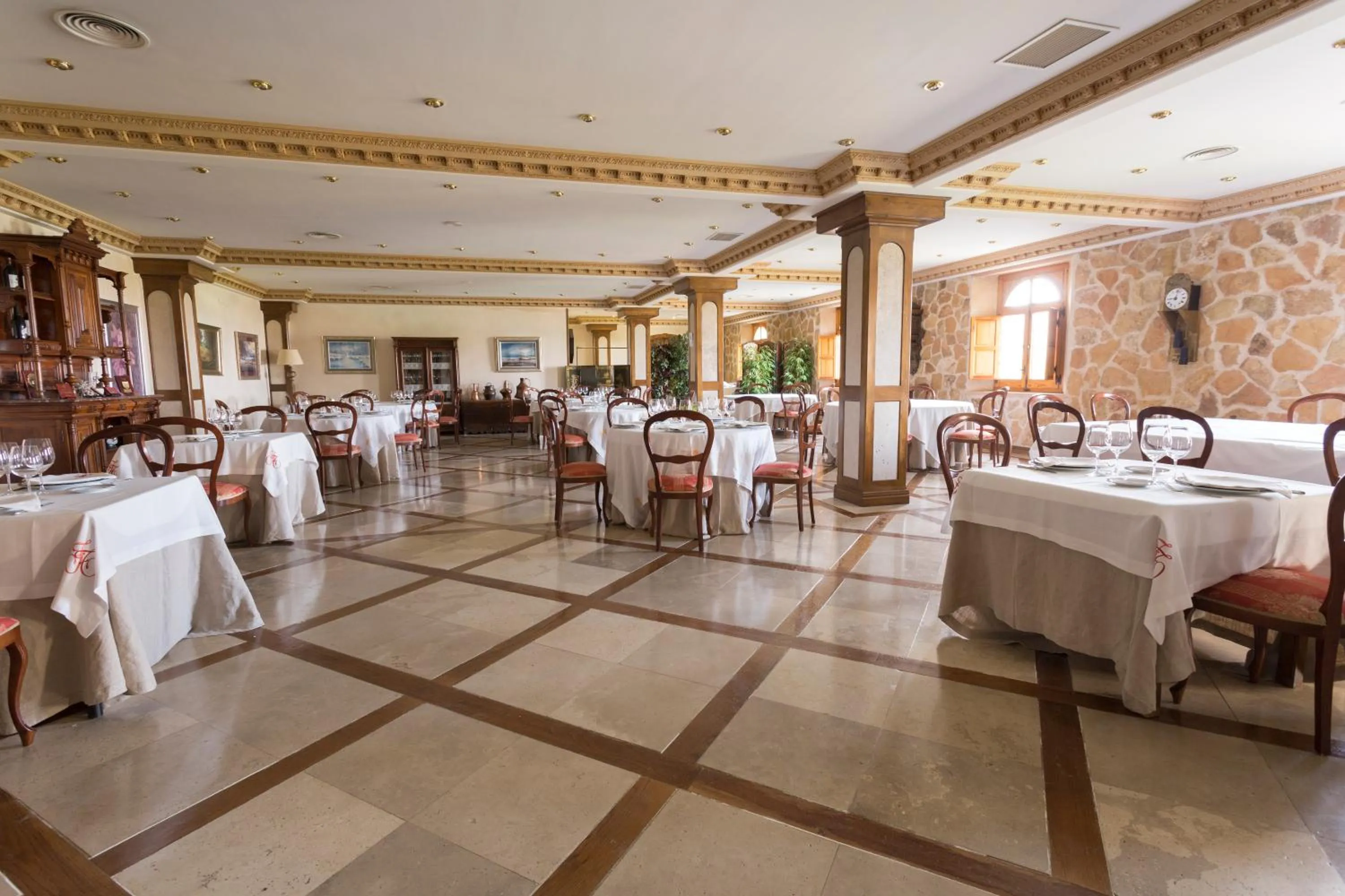 Restaurant/places to eat in Hotel Torremilanos