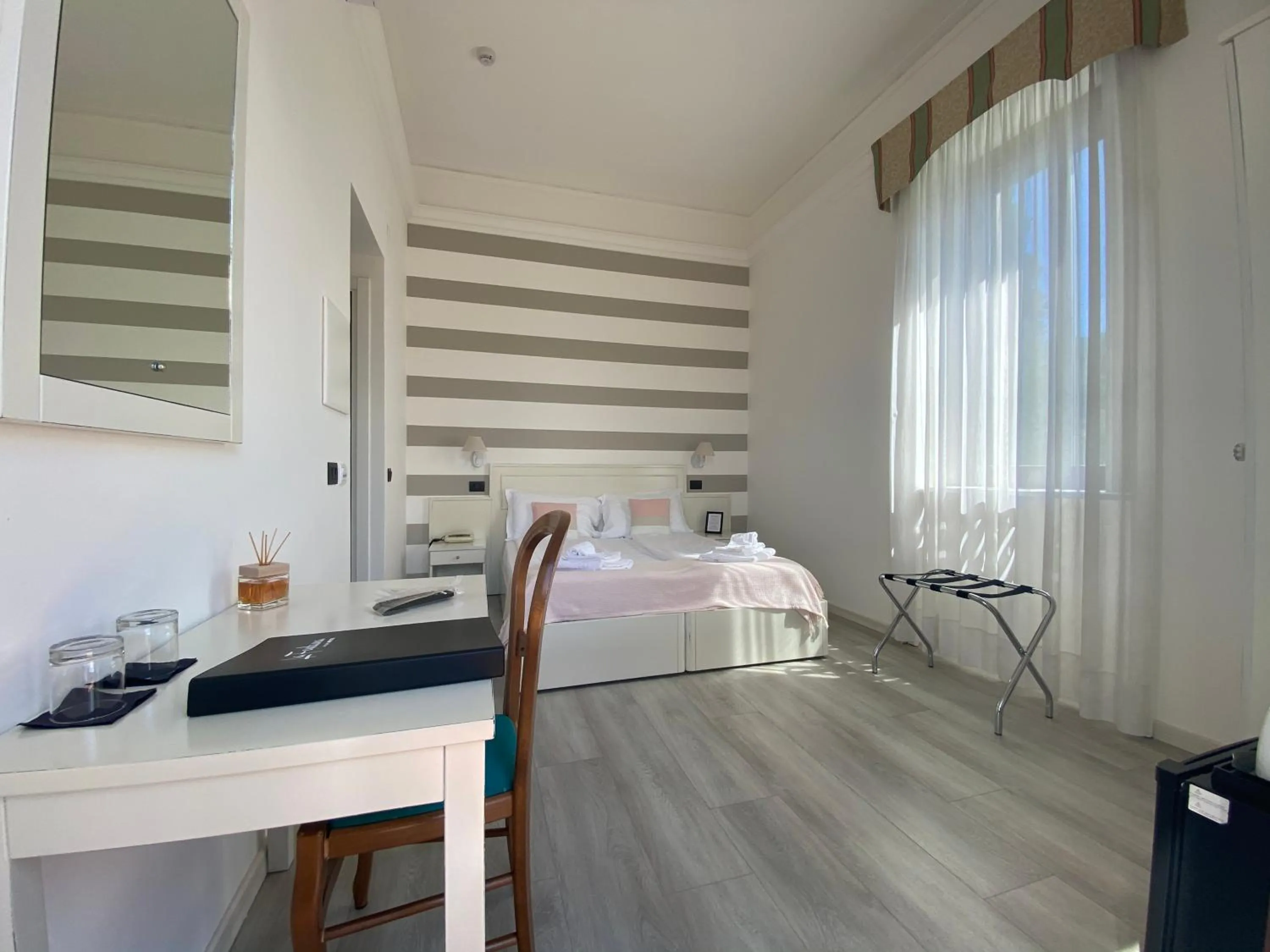 Balcony/Terrace, Bed in Hotel La Fontana