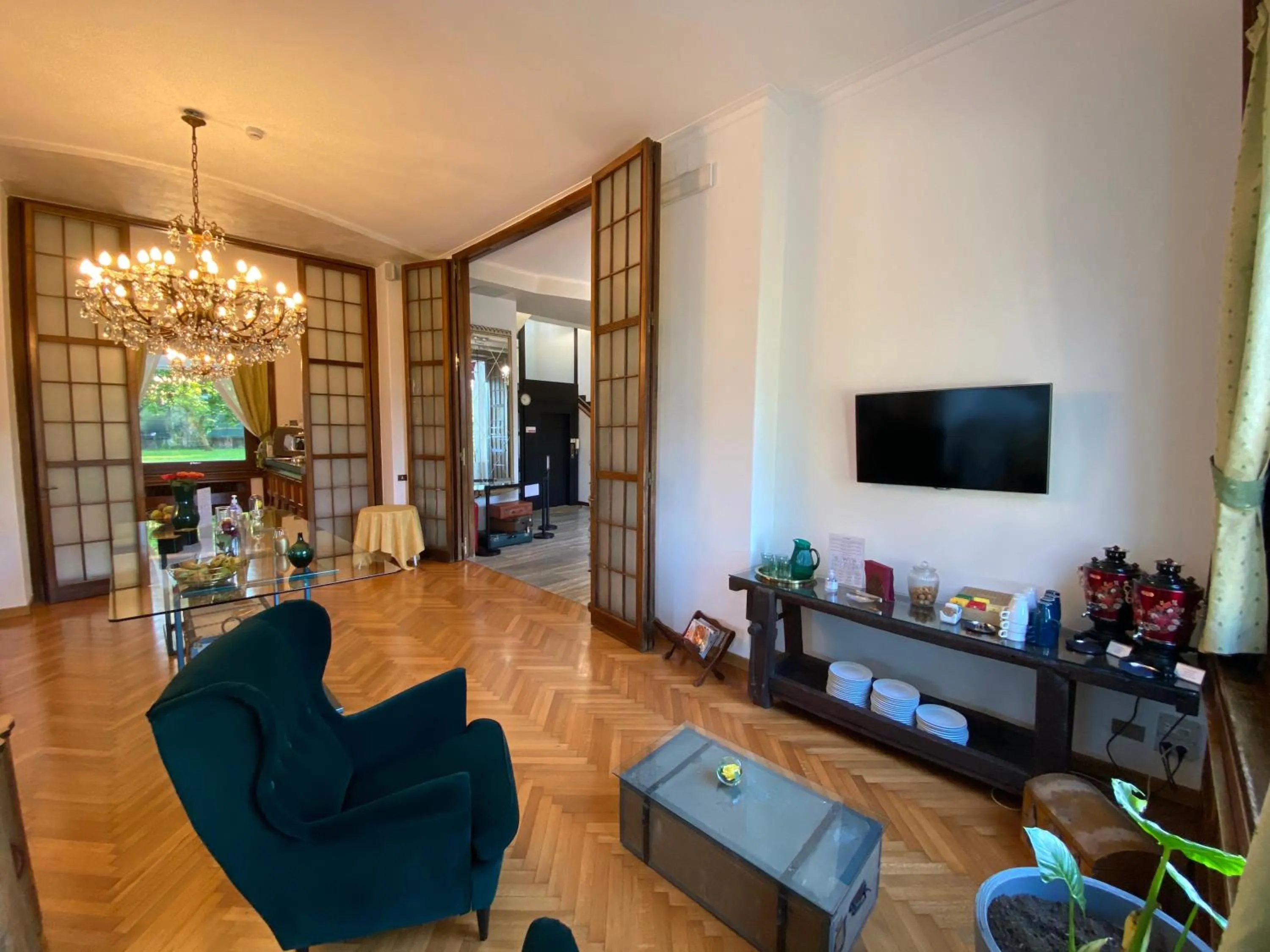 Communal lounge/ TV room in Hotel La Fontana