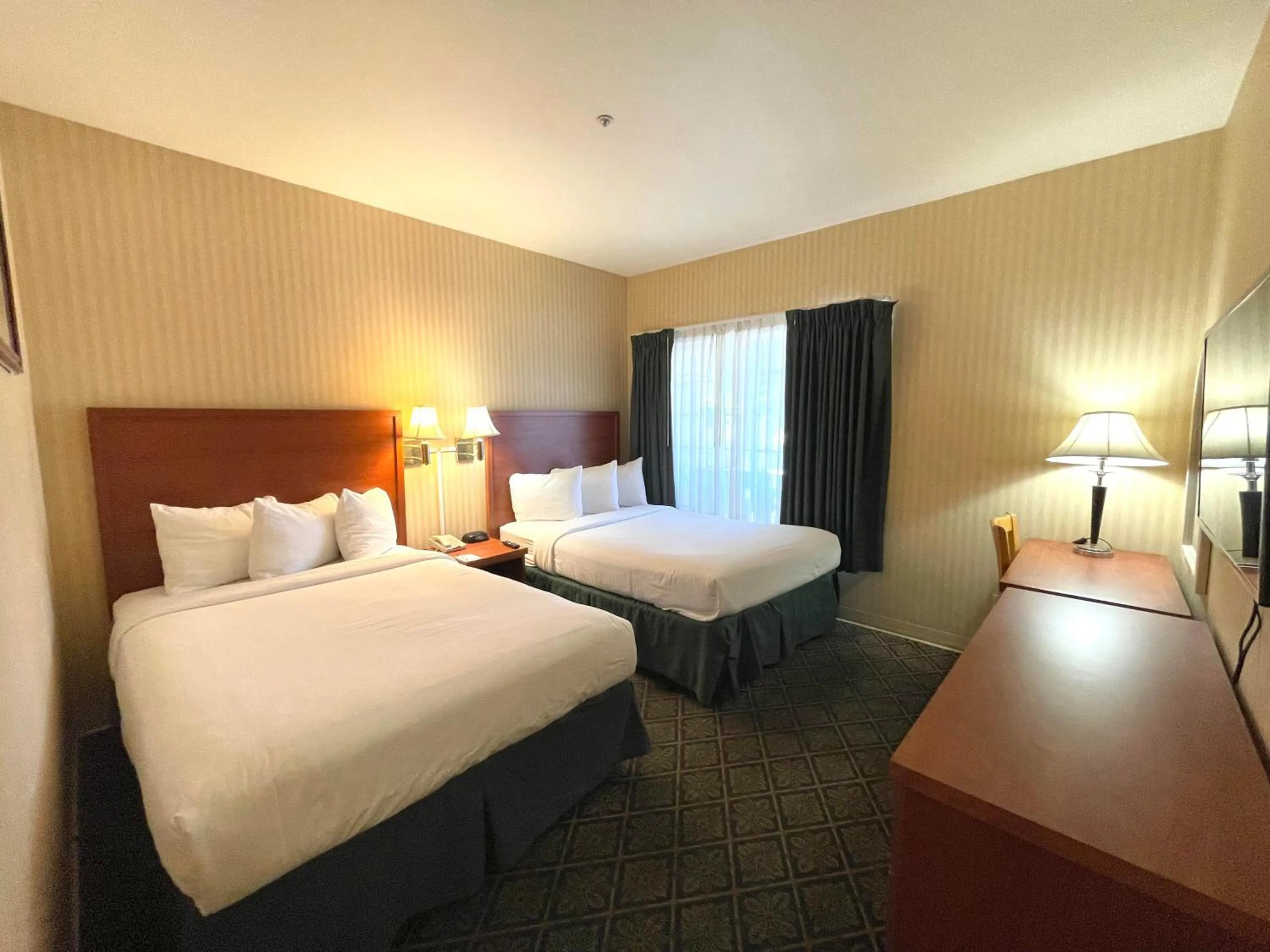 Bedroom, Bed in Park Suites Hotel