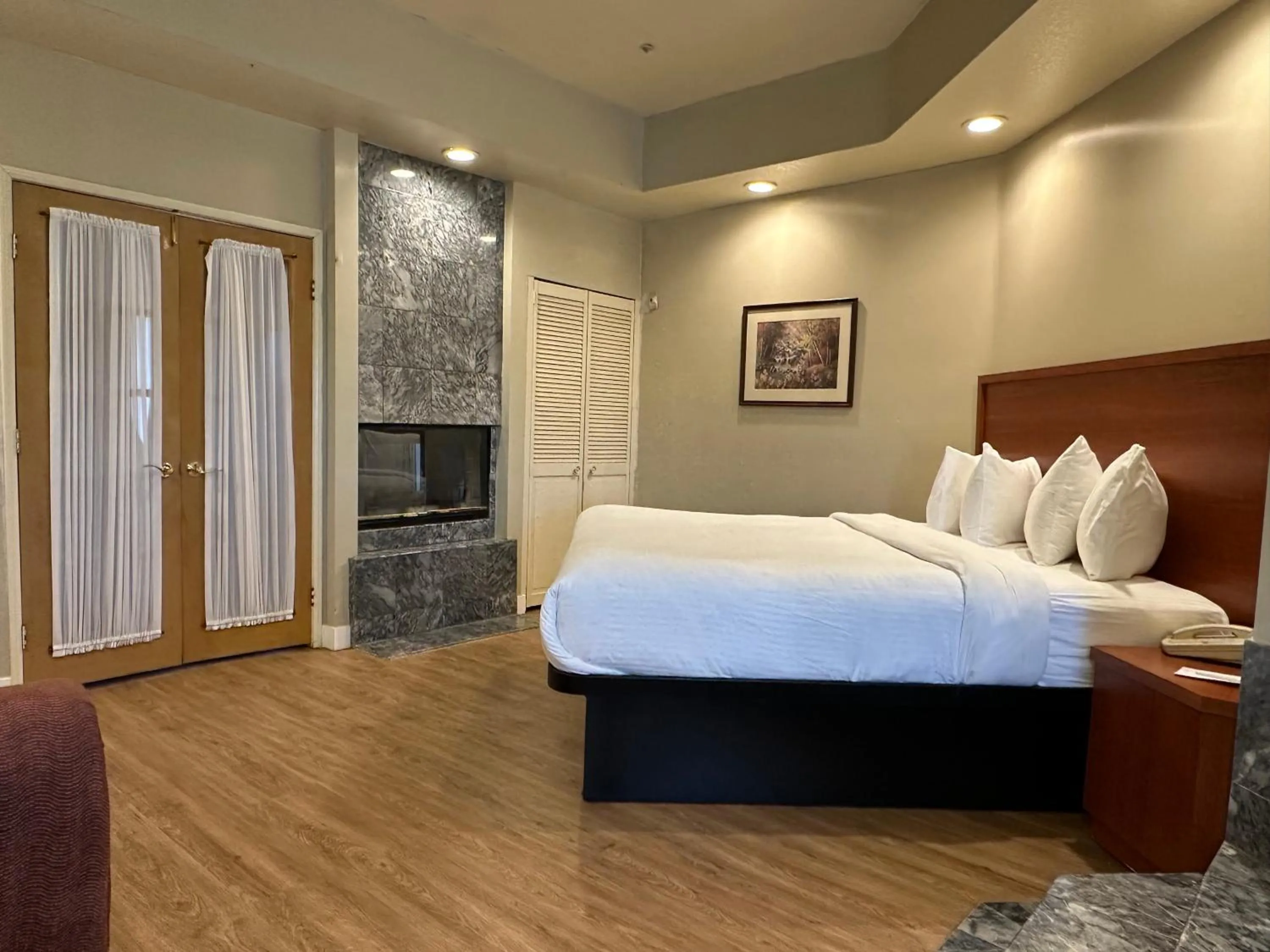 Bedroom, Bed in Park Suites Hotel