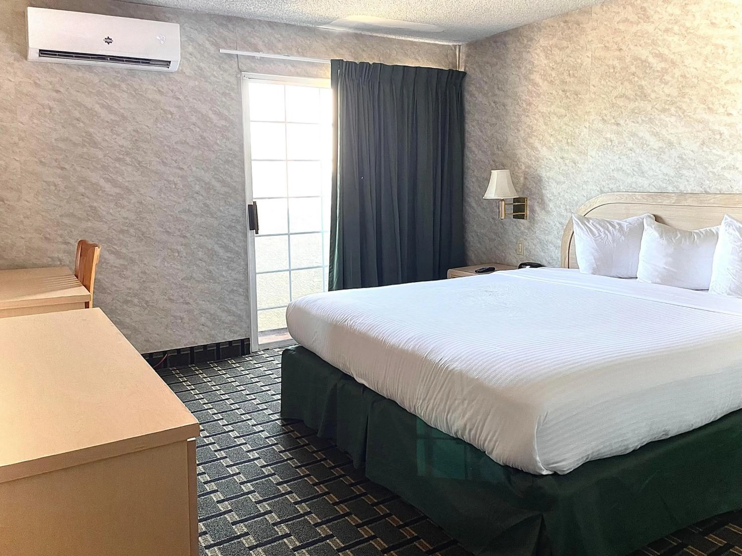 Bedroom, Bed in Park Suites Hotel