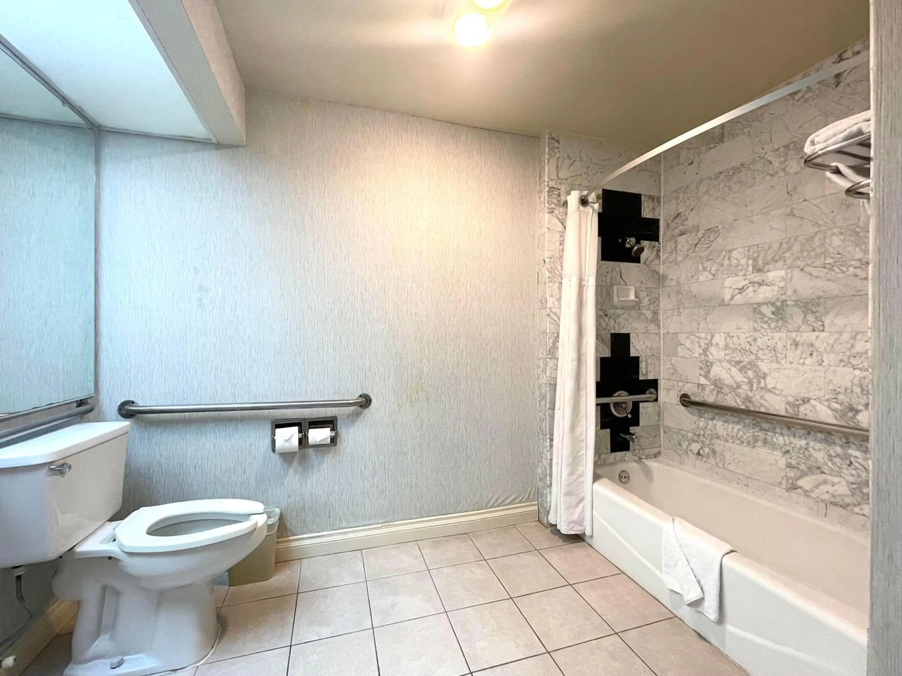 Bathroom in Park Suites Hotel