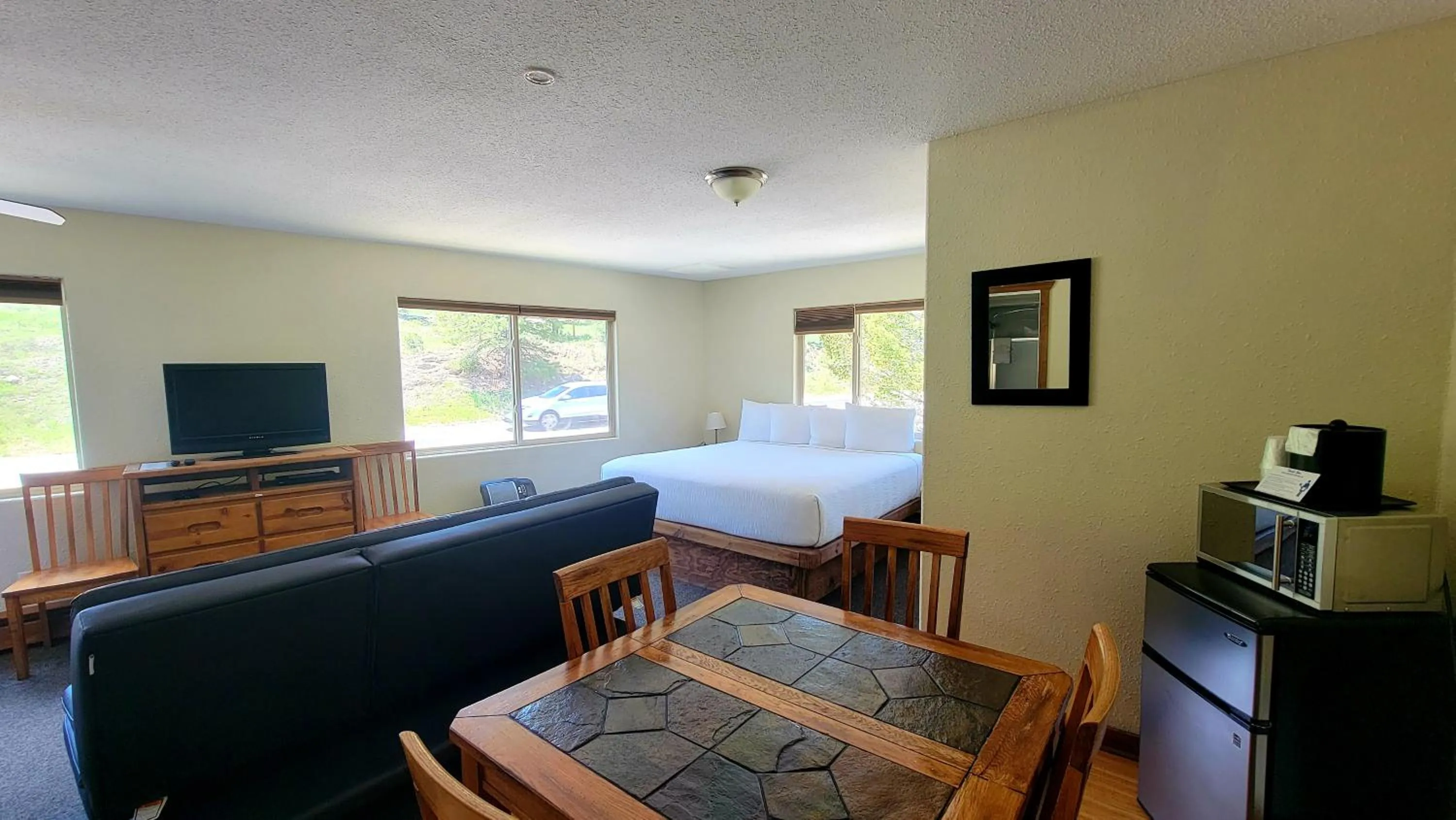 Bed in Murphy's River Lodge