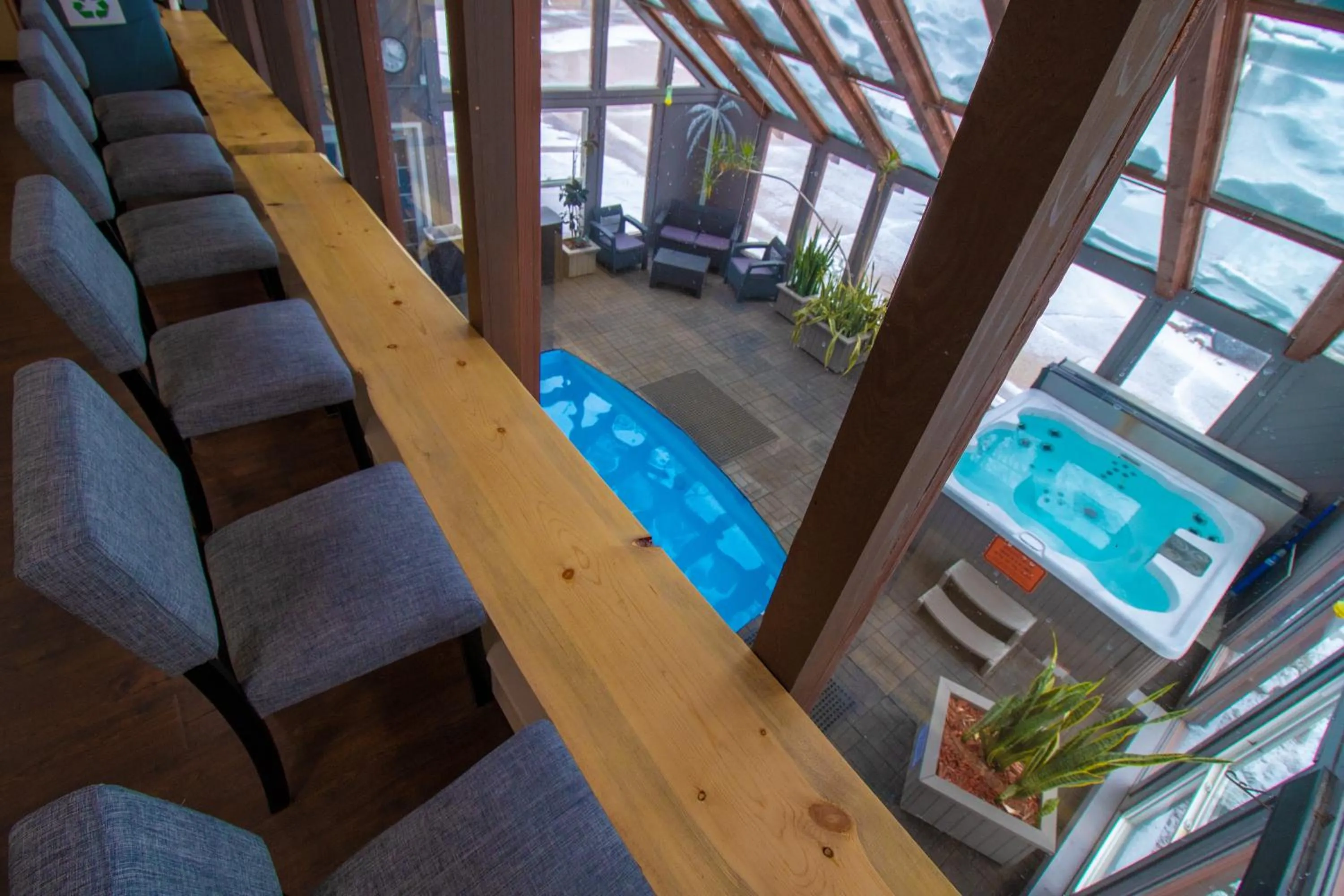 Swimming pool in Murphy's River Lodge