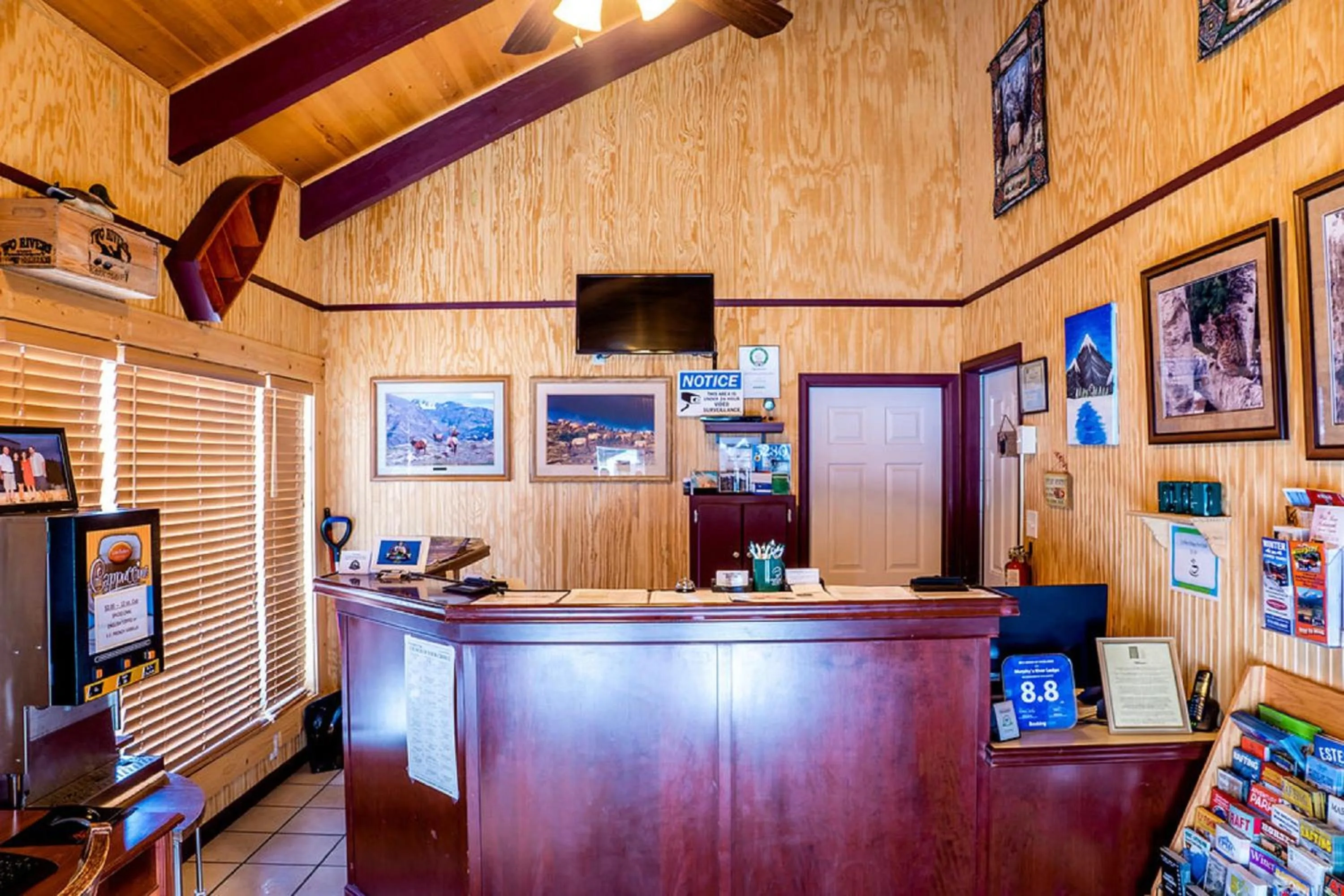 Lobby or reception in Murphy's River Lodge