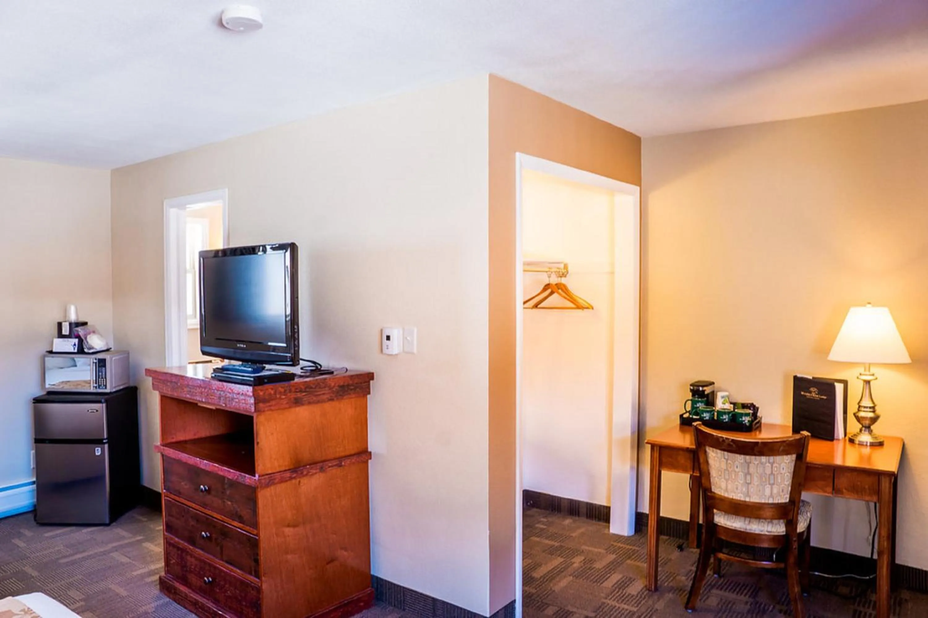 TV and multimedia in Murphy's River Lodge