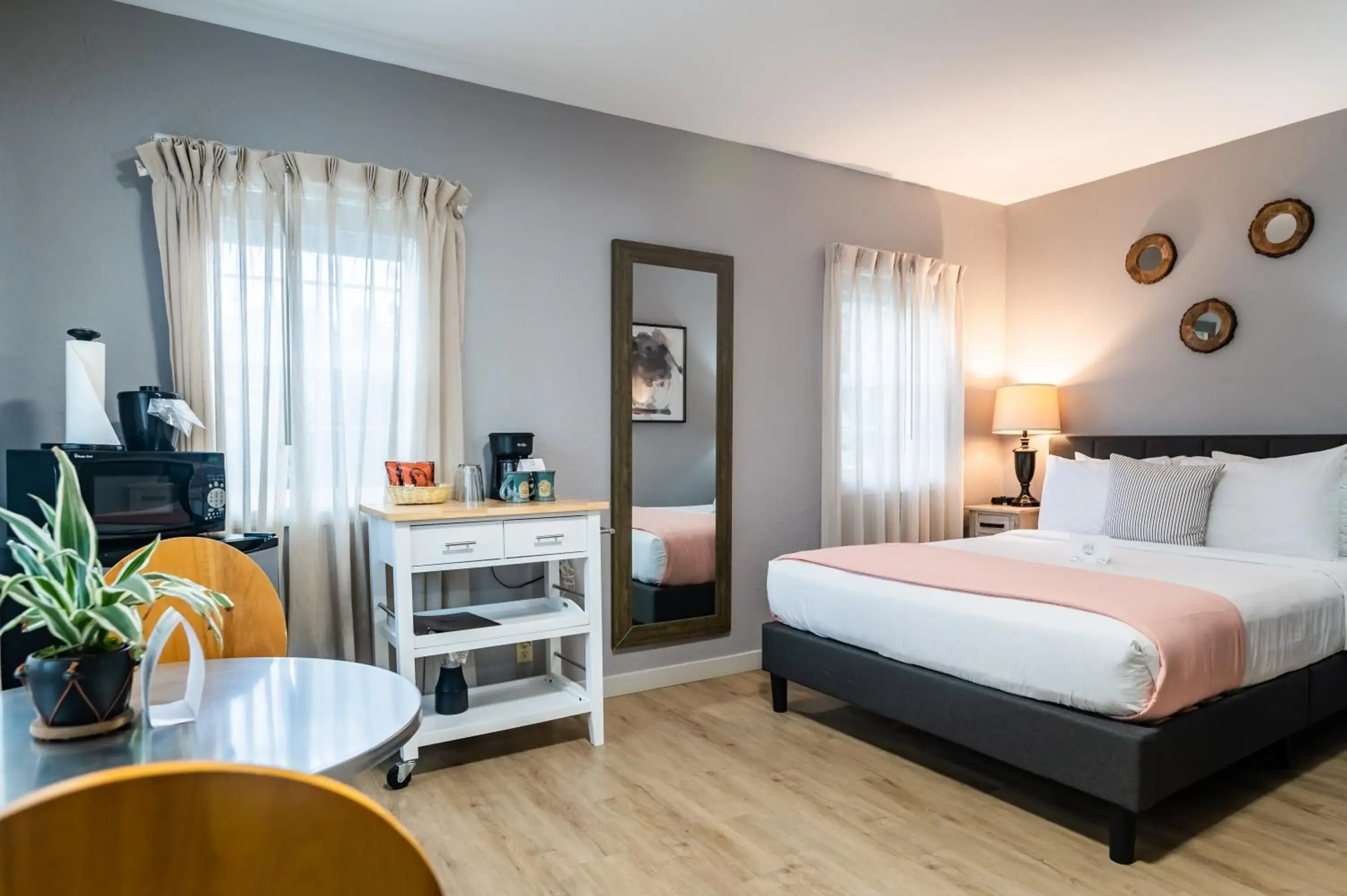 Queen Room in Inn at Haystack Rock Queen Room in Inn at Haystack Rock