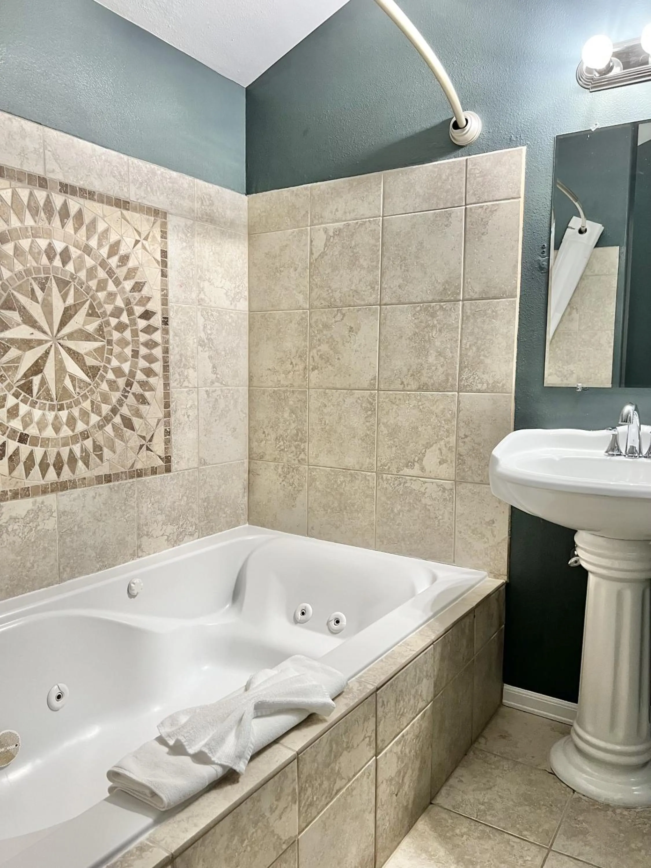 Bath in Inn at Haystack Rock