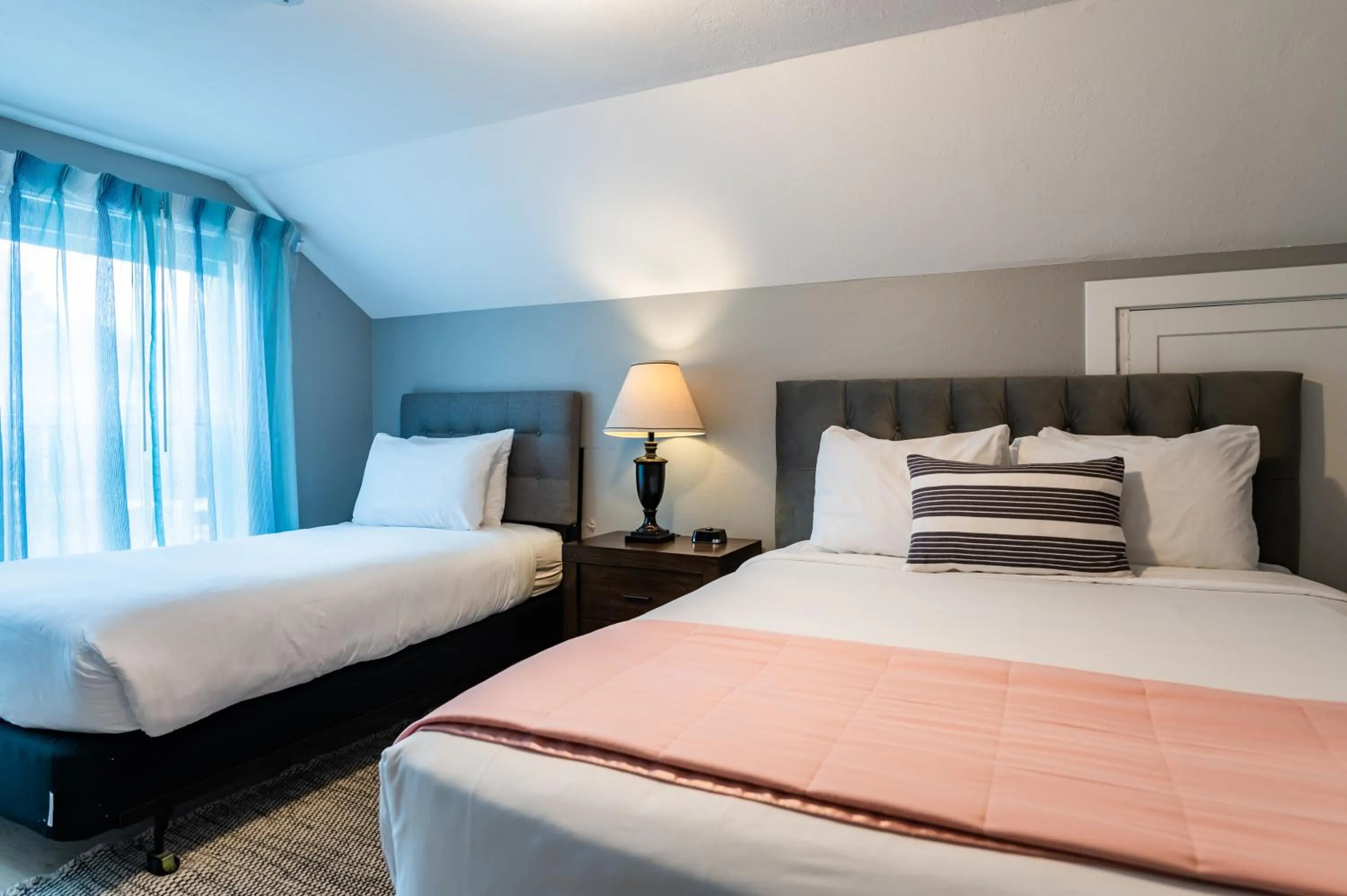 Bed in Inn at Haystack Rock