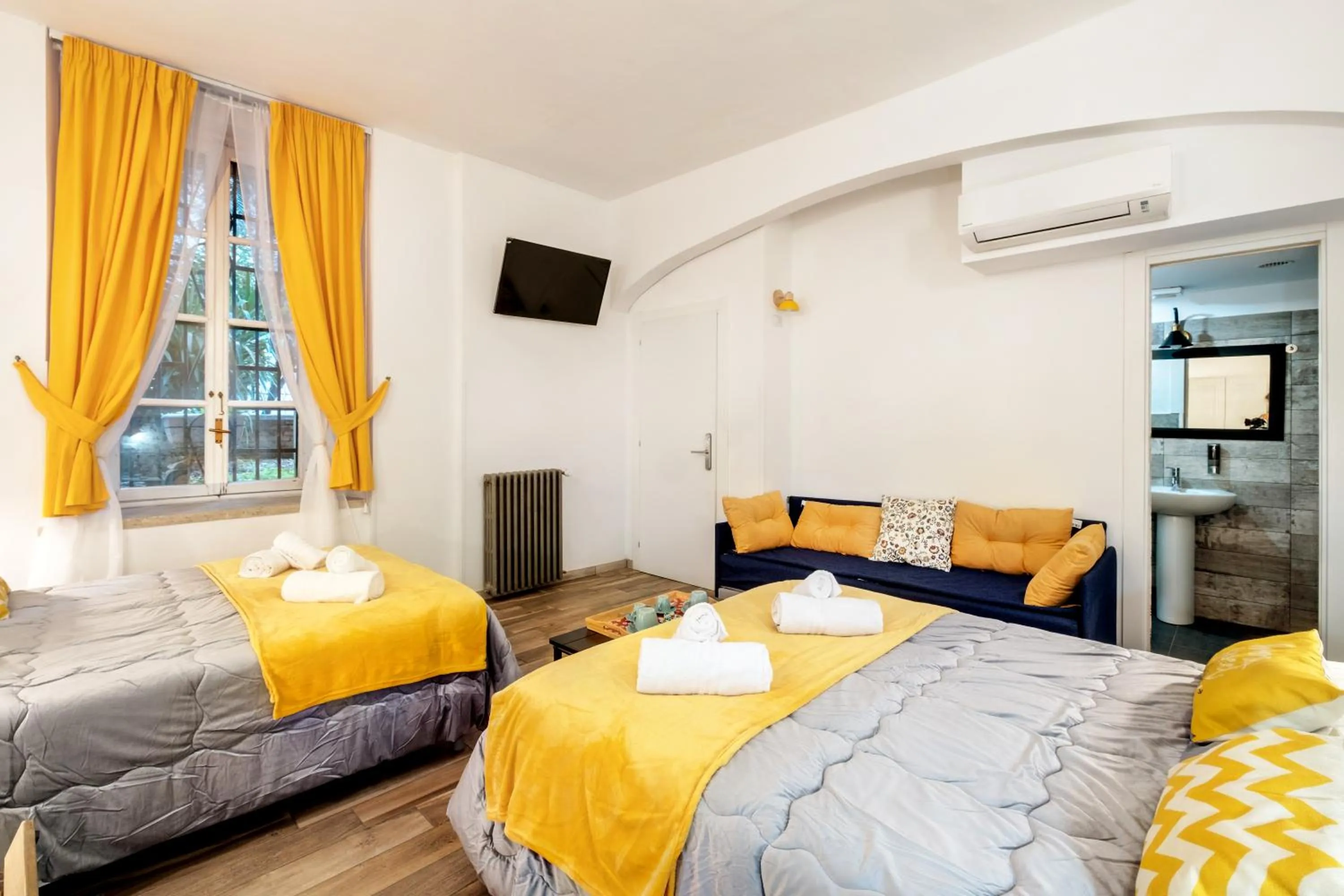 View (from property/room), Bed in Vatican36 Guest House