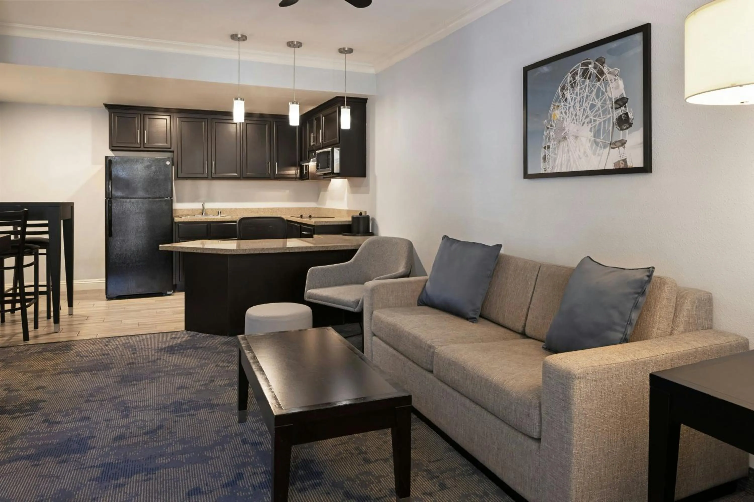 Living room in City Express by Marriott Manhattan Beach