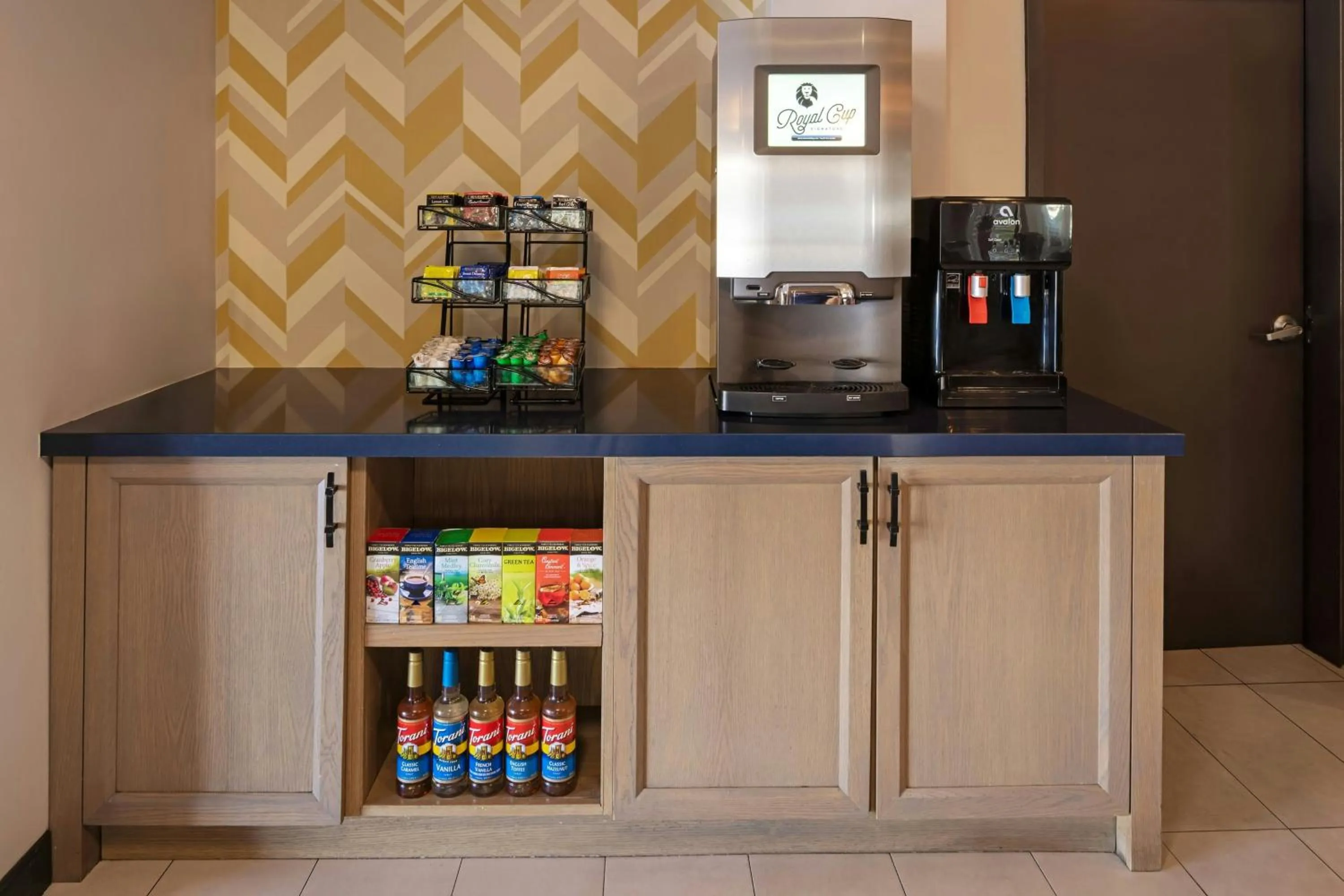 Restaurant/places to eat in City Express by Marriott Manhattan Beach