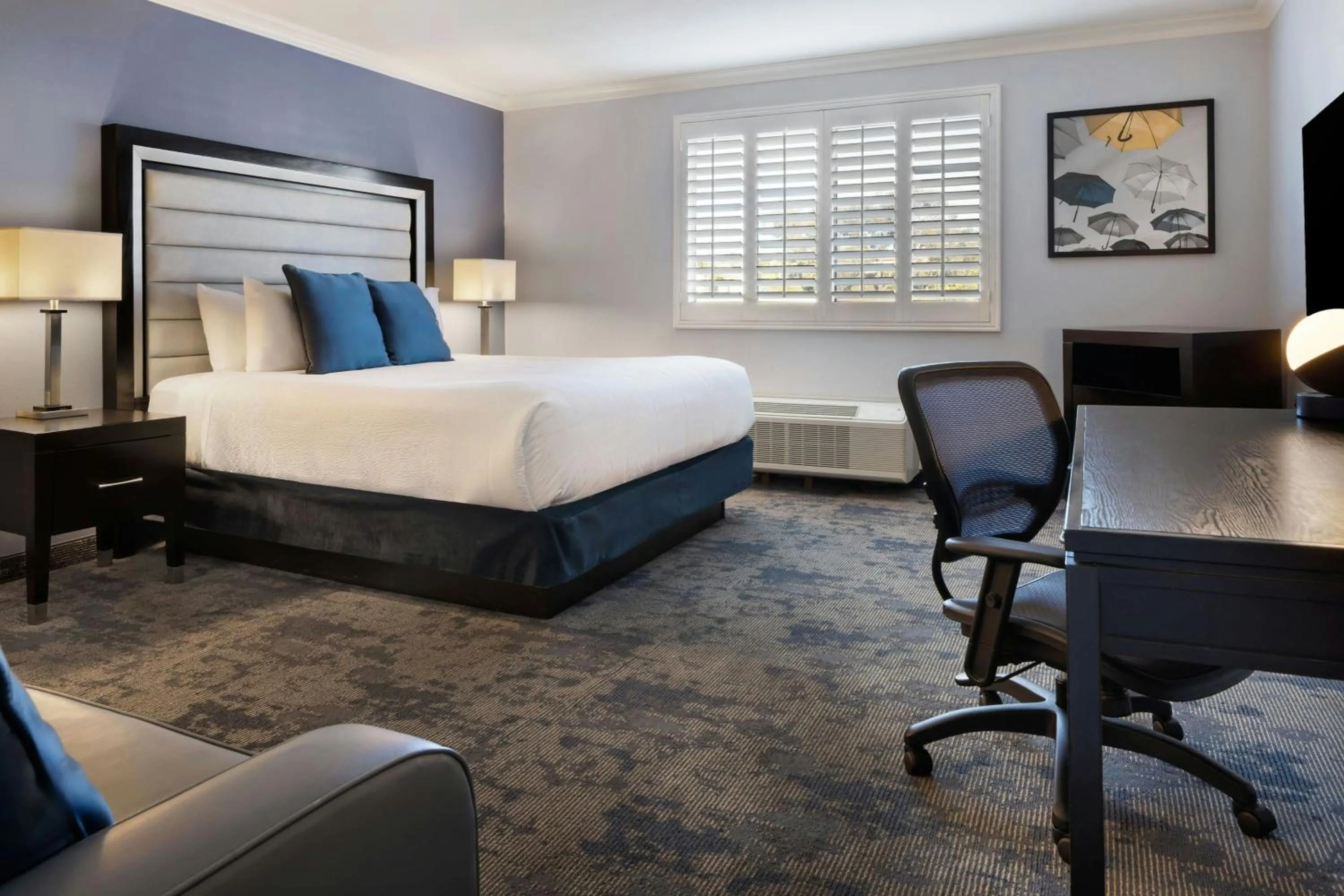 Photo of the whole room, Bed in City Express by Marriott Manhattan Beach