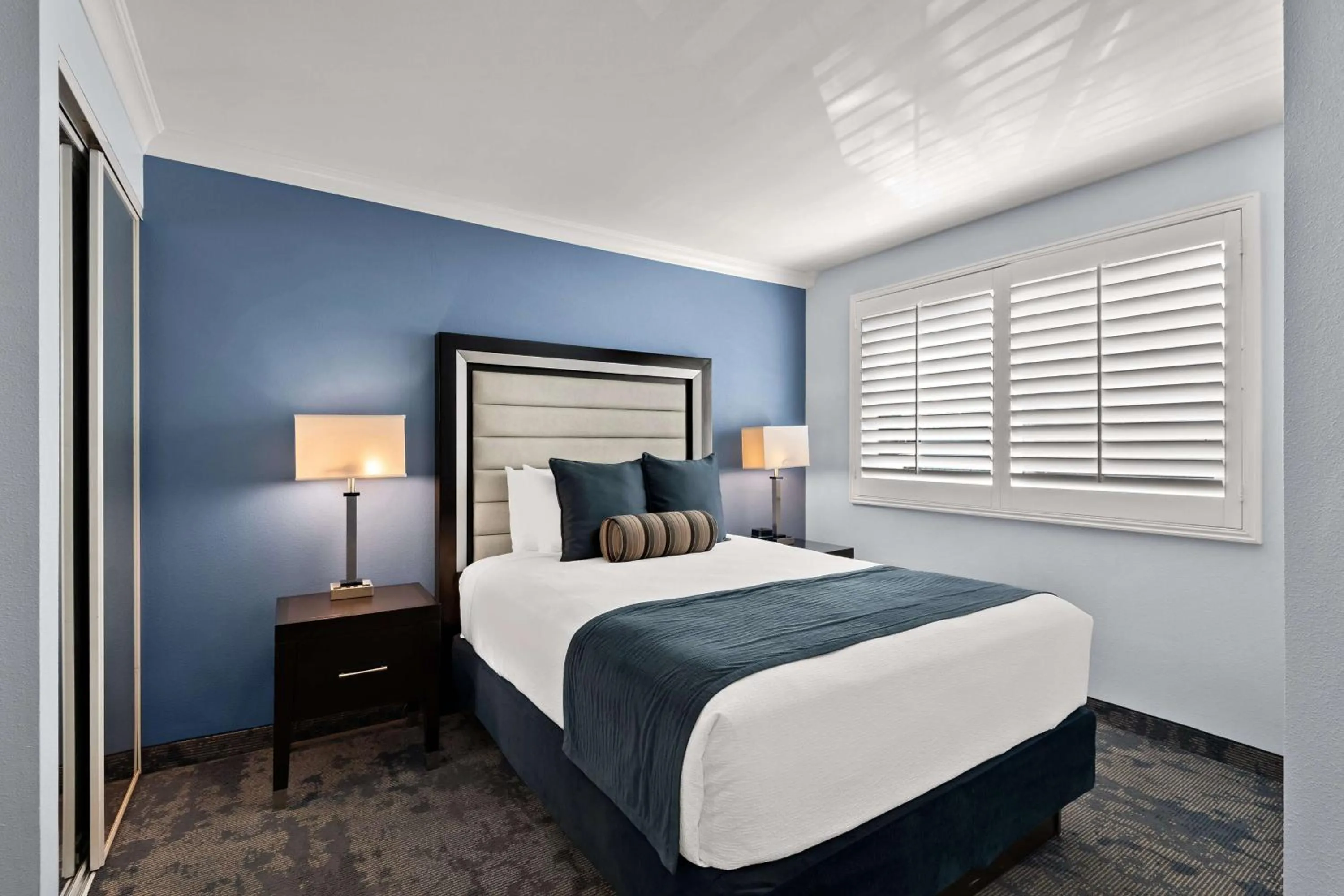 Bedroom, Bed in City Express by Marriott Manhattan Beach