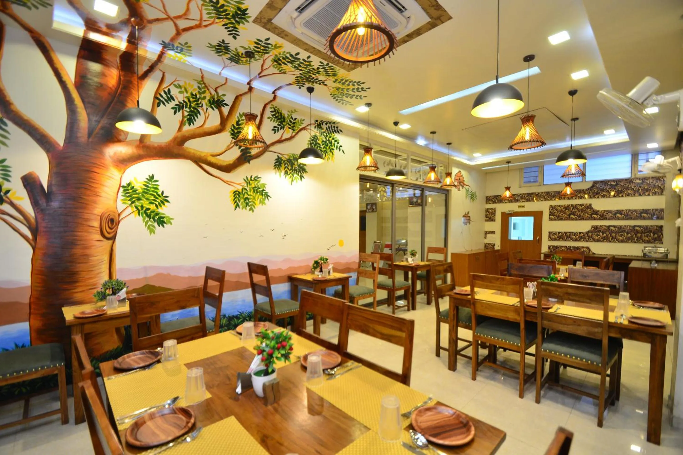 Restaurant/places to eat in Hotel Sapphire World