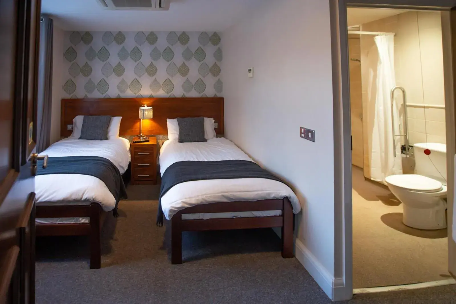 Twin Room - Disability Access in The Olde Kings Arms Twin Room - Disability Access in The Olde Kings Arms