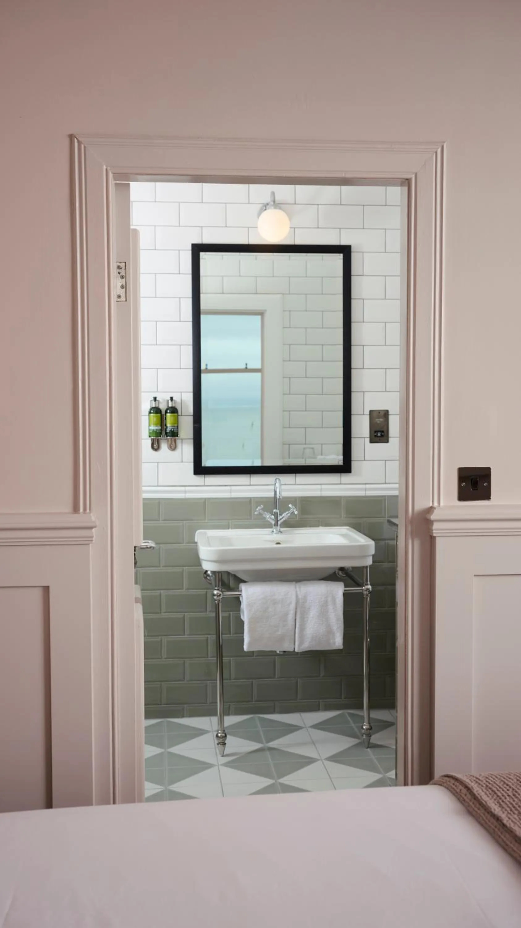 Bathroom, Bed in Hotel Du Vin, St Andrews