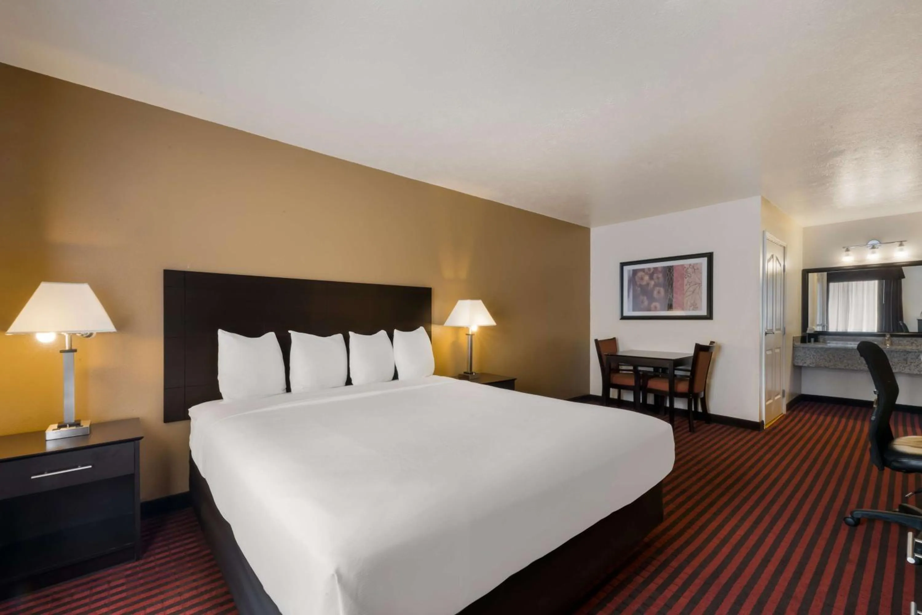 Bedroom, Bed in Best Western Salinas Valley Inn & Suites
