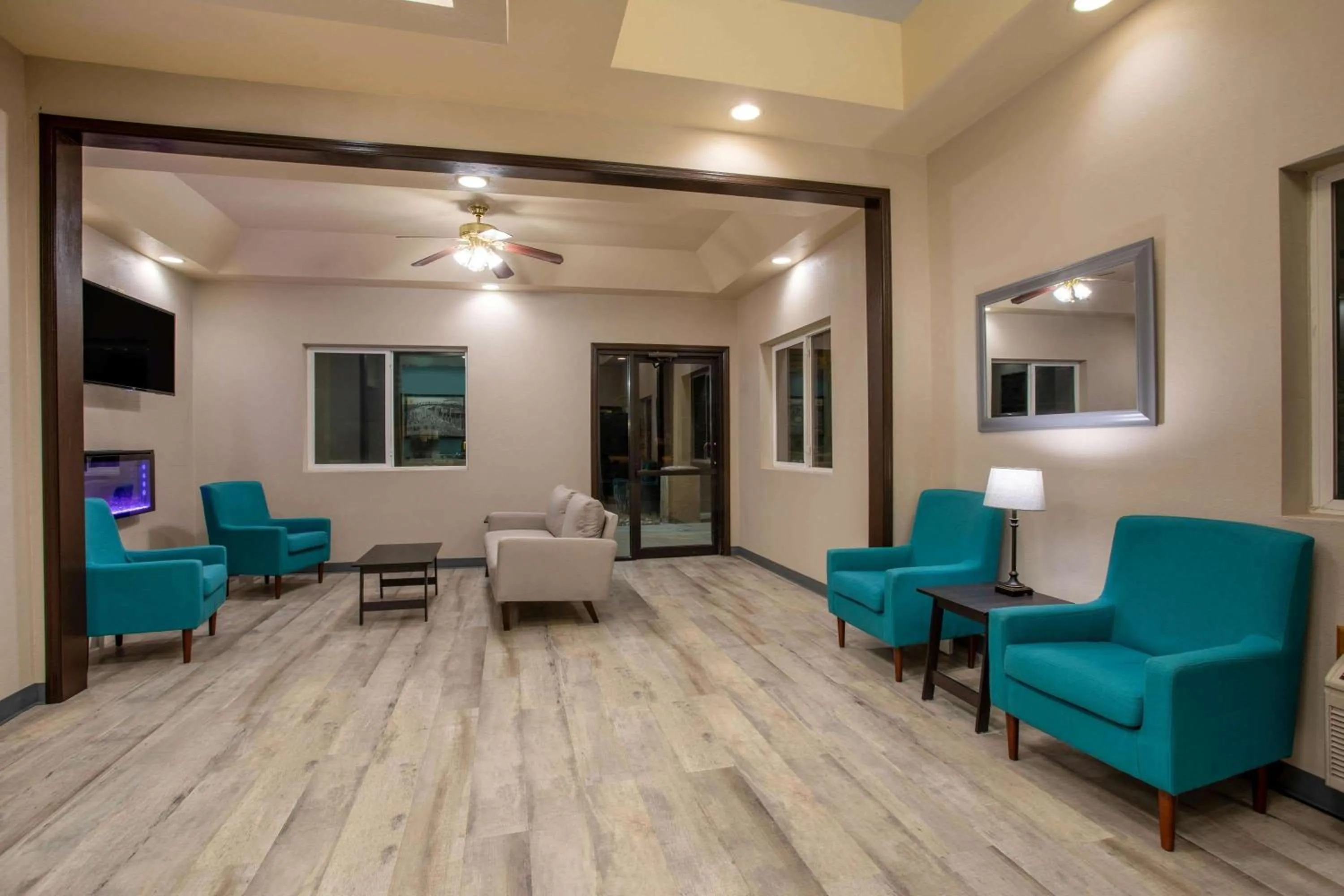 Lobby or reception in Super 8 by Wyndham Gillette