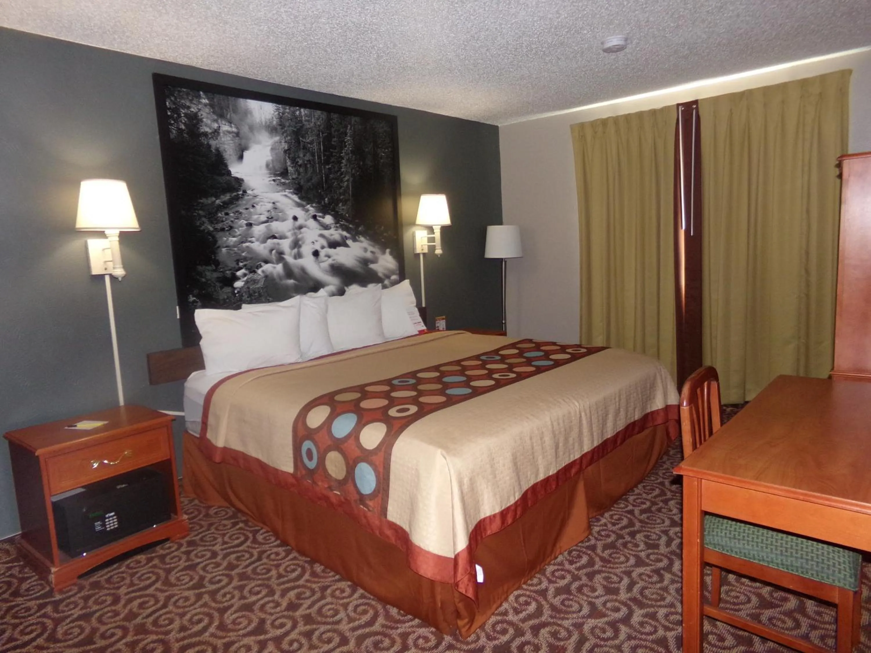 Pets, Bed in Super 8 by Wyndham Gillette