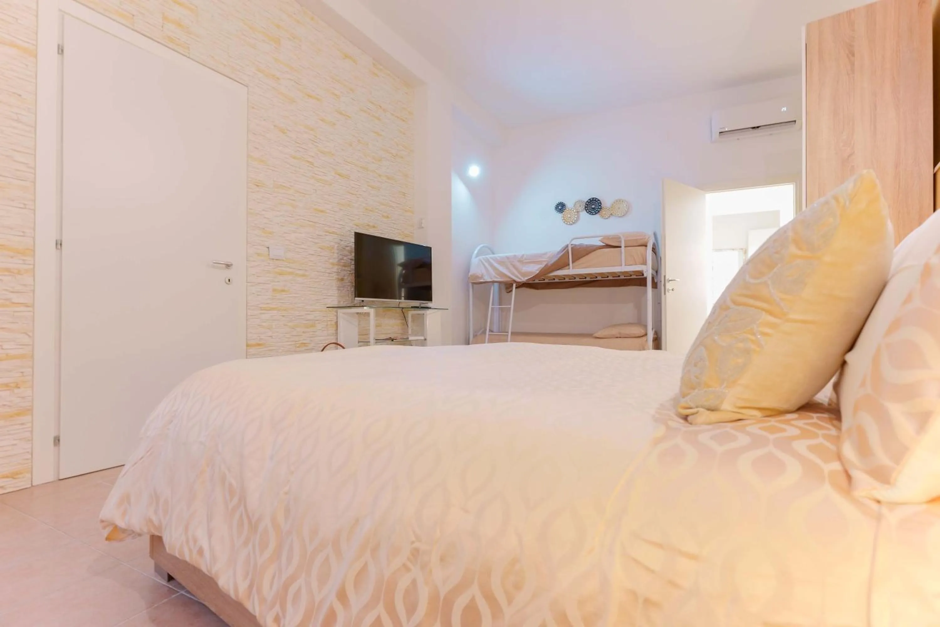 Photo of the whole room in Montellino's Suite Oro