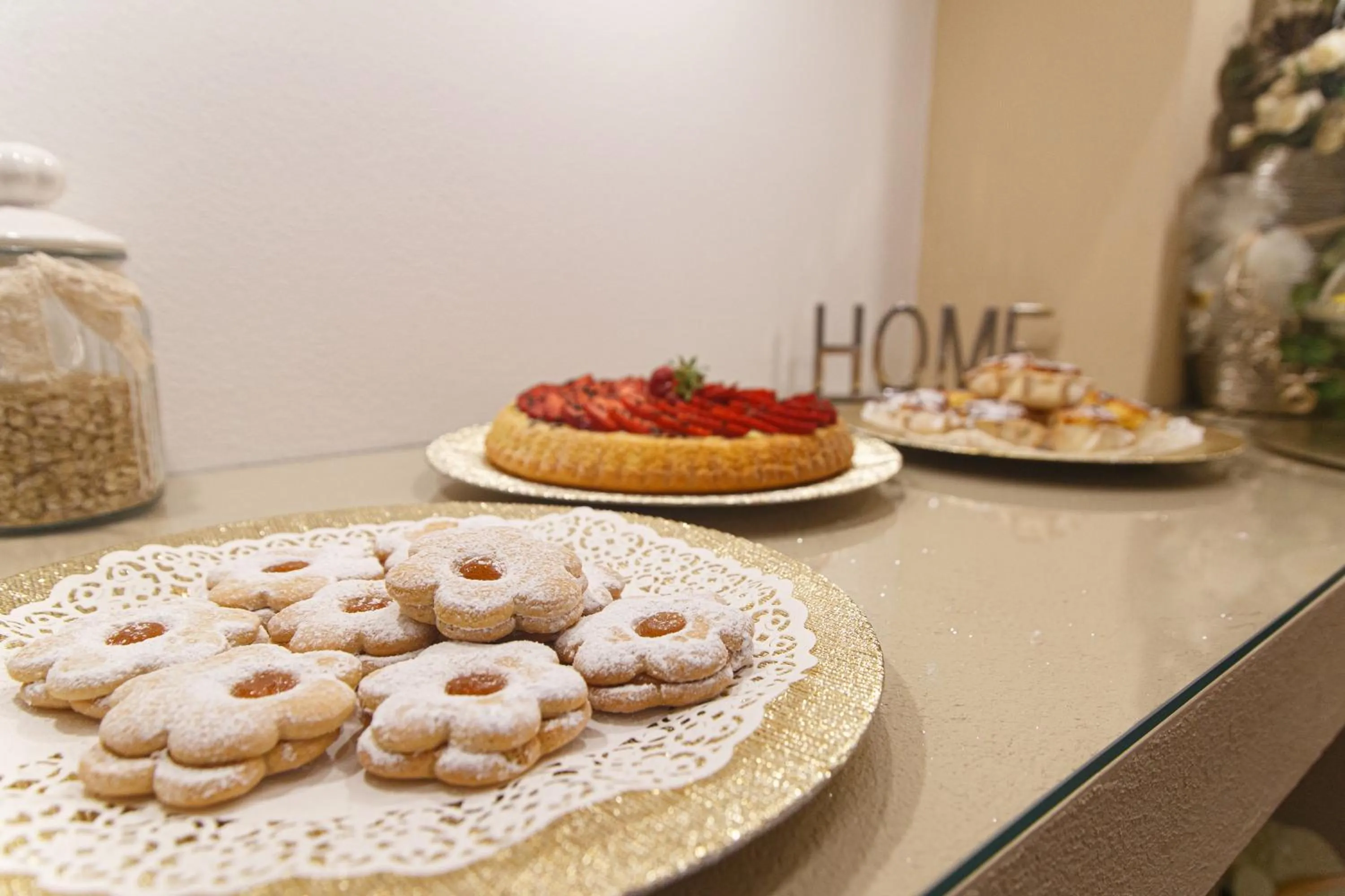 Food and drinks in Montellino's Suite Oro