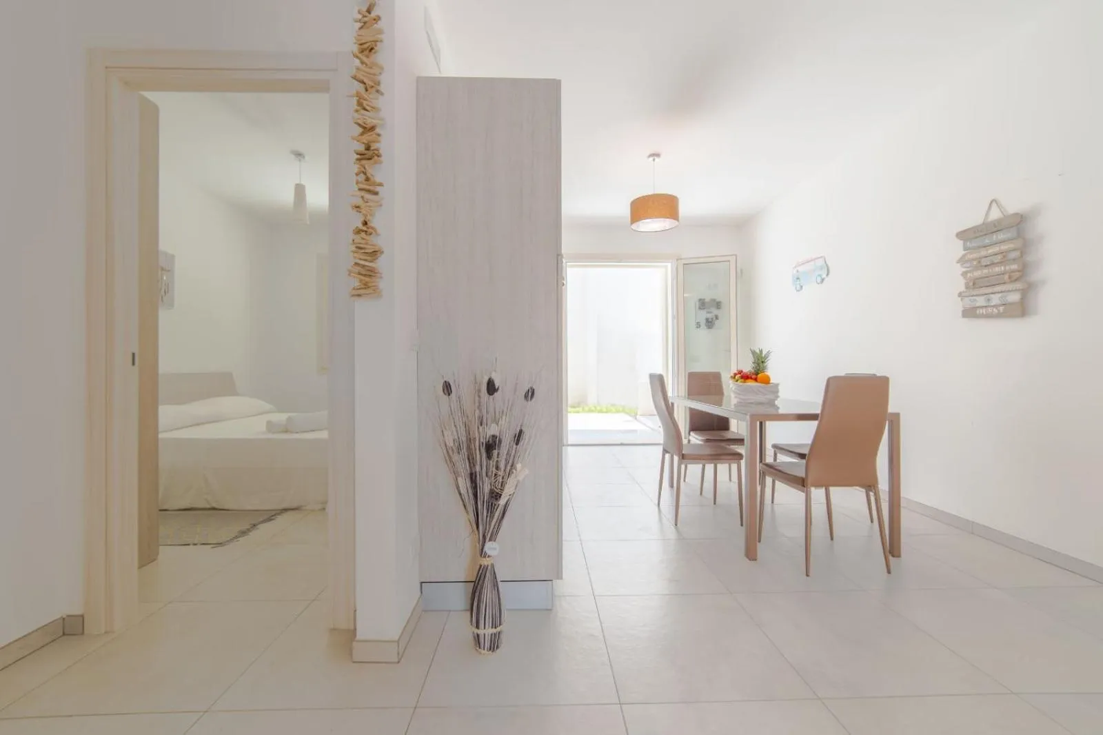 Living room, Bed in Residence Costa Bianca