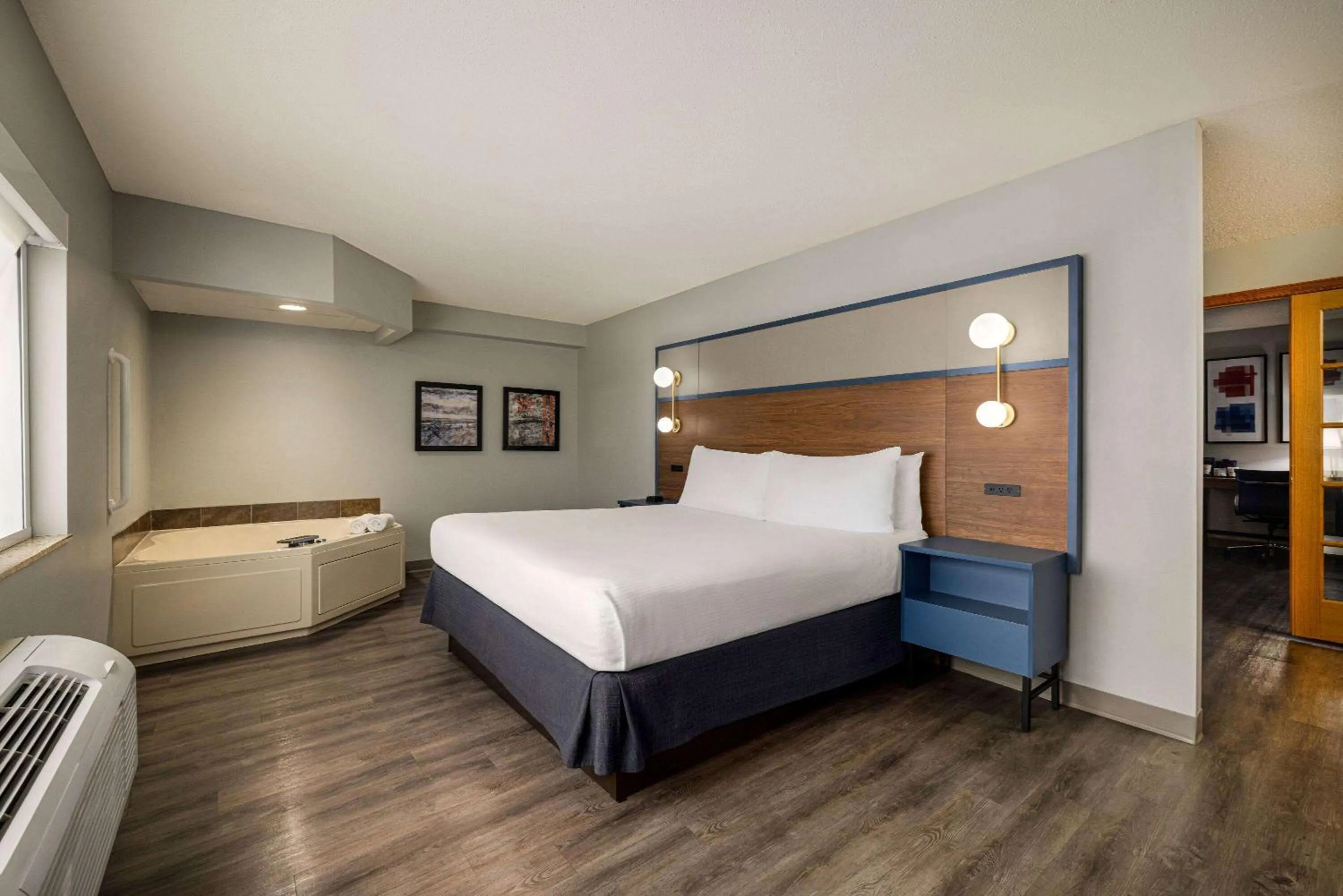 Photo of the whole room, Bed in AmericInn by Wyndham Lincoln South
