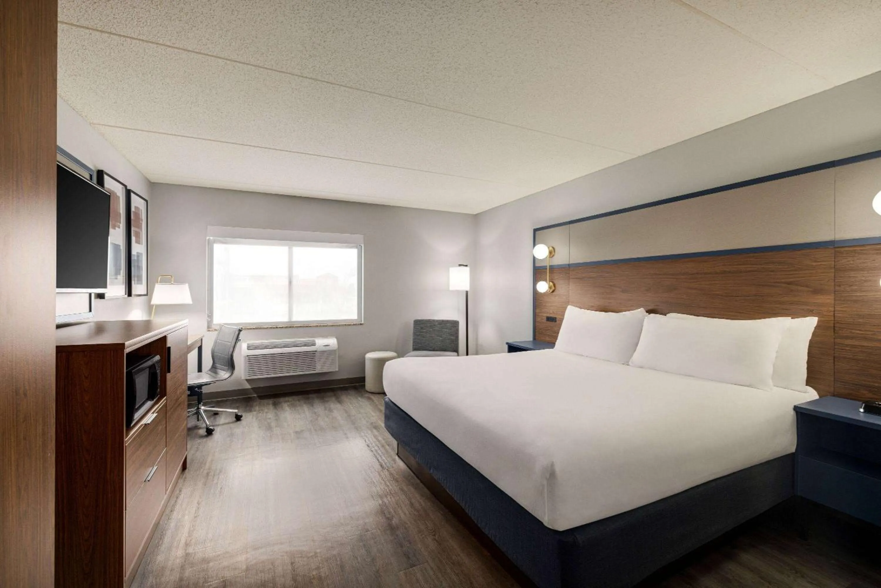 Photo of the whole room, Bed in AmericInn by Wyndham Lincoln South