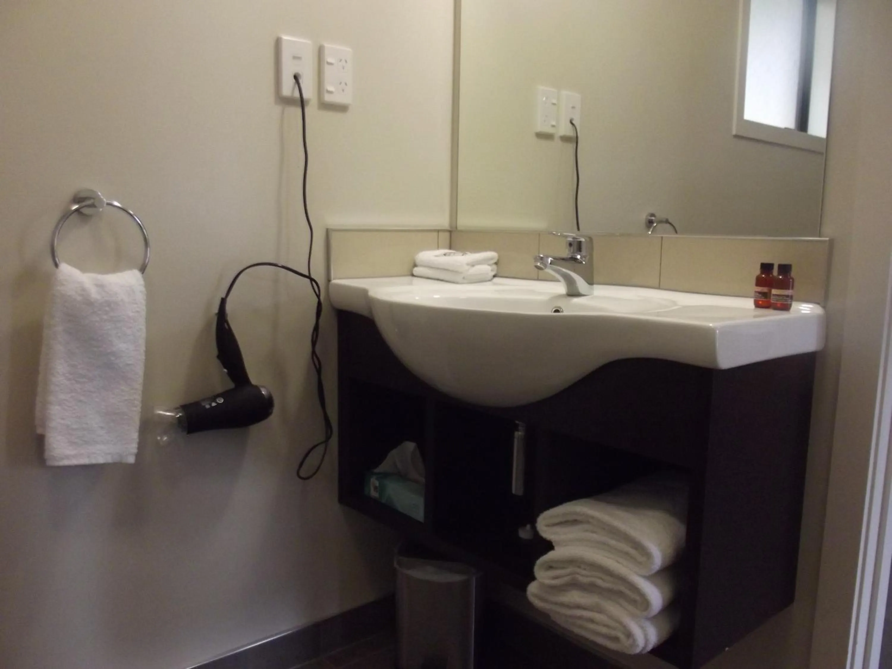 Bathroom in Arena Court Motel