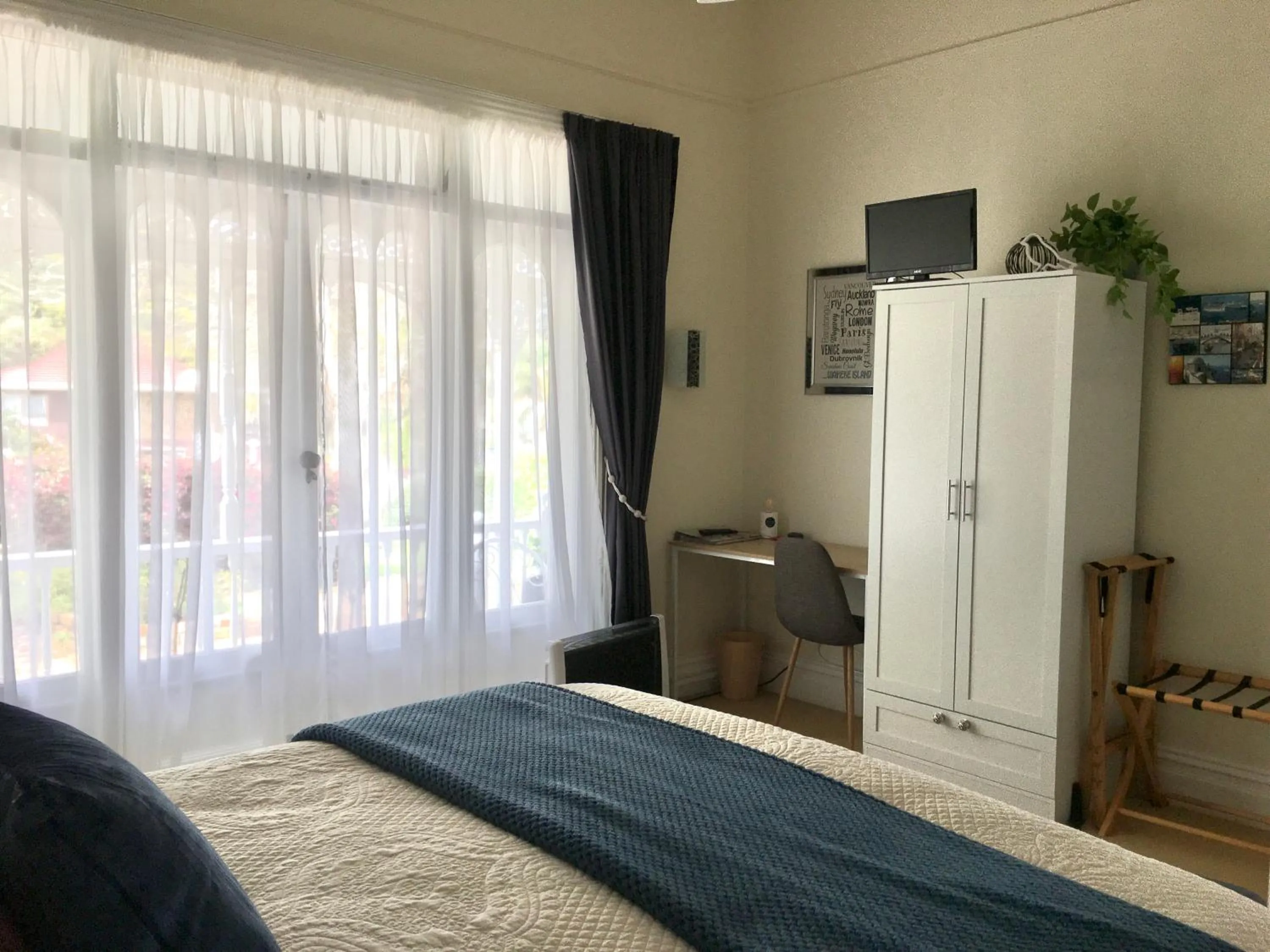 Bed in Chelsea House Bed & Breakfast