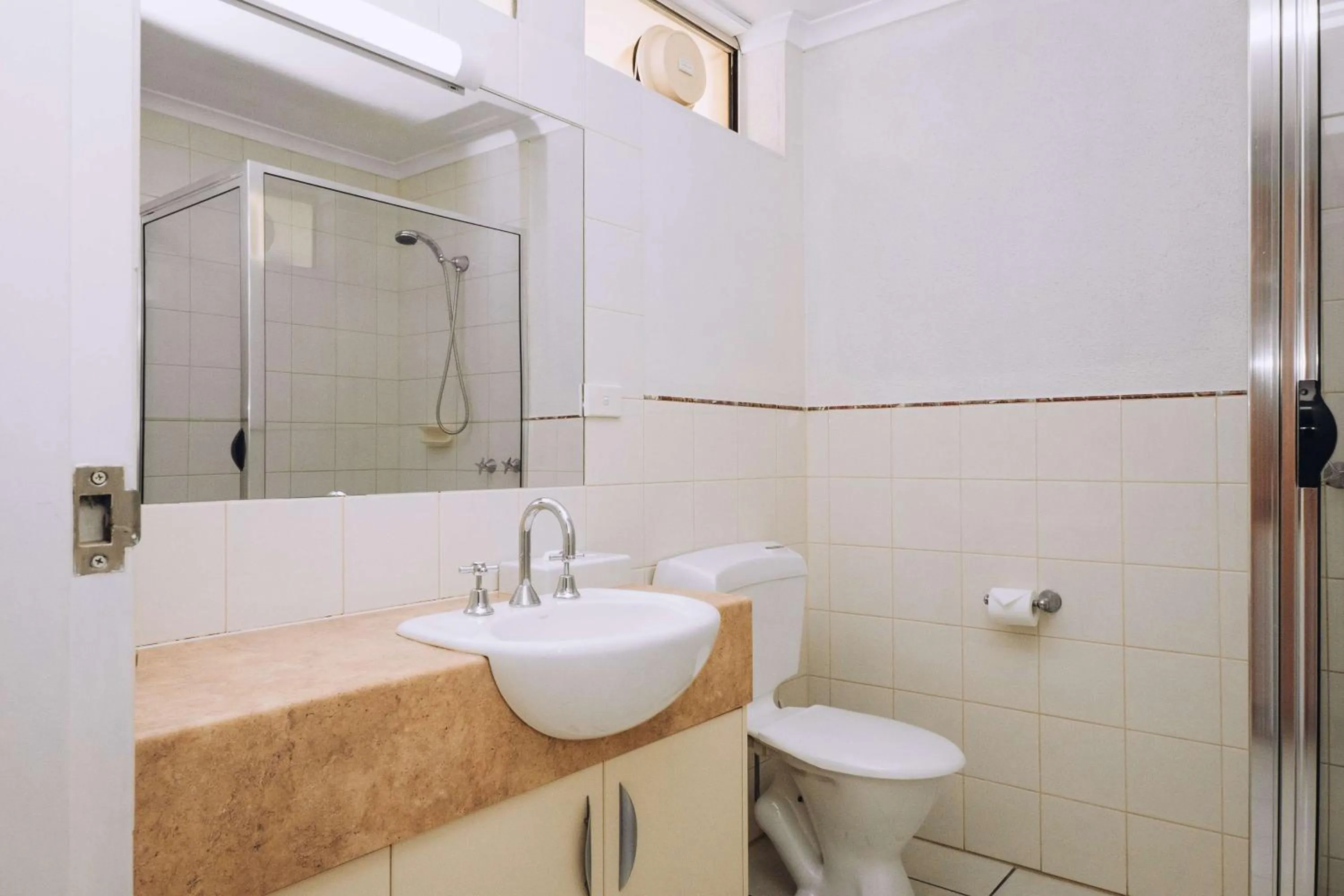 Bathroom in Best Western Chaffey Motor Inn