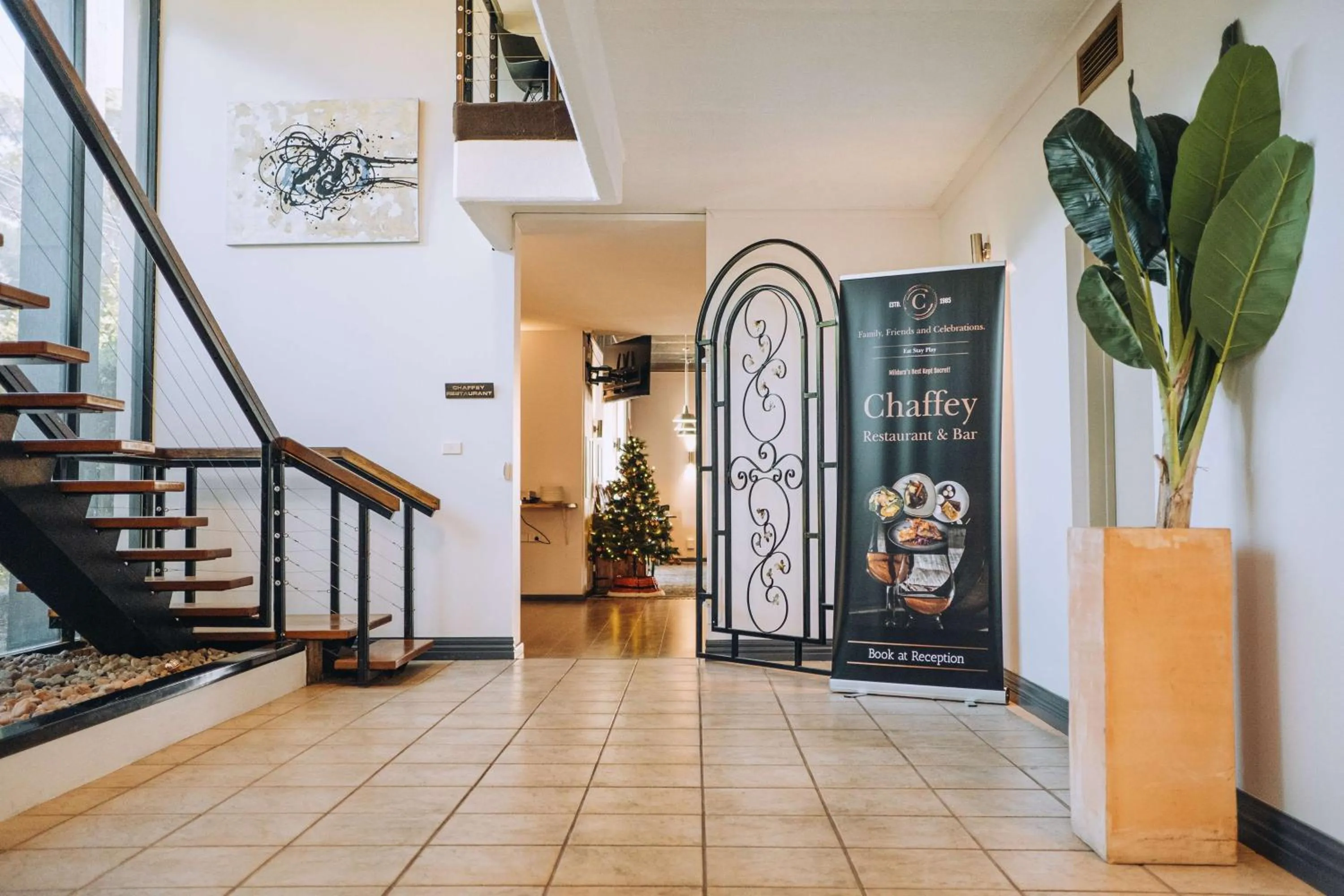 Lobby or reception in Best Western Chaffey Motor Inn